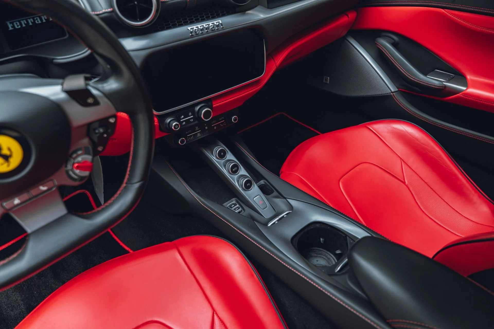 mph037_11784225_Used_2019_Ferrari_Portofino_1781556078_31b3e04284