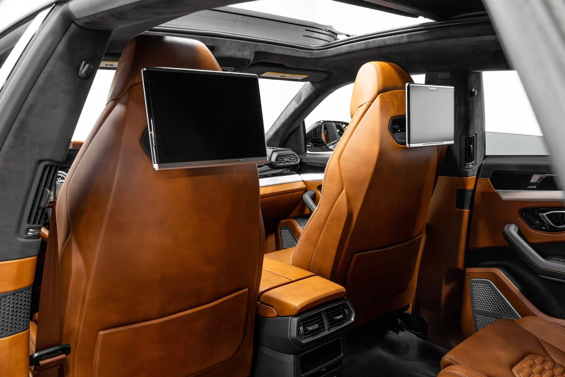 mph037_1182591130_Used_2019_Lamborghini_Urus_1772123275_73a6664801