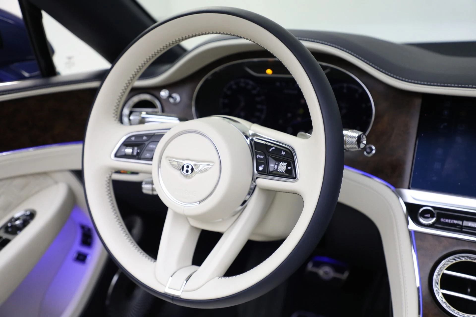 mph037_11826092_Used_2023_Bentley_Continental_GTC_Azure_V8_9ebfae311e