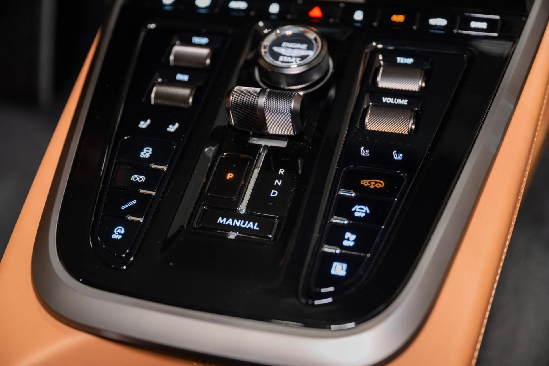 mph037_1200714926_New_2026_Aston_Martin_DBX_707_1765214112_ca83c00f6c