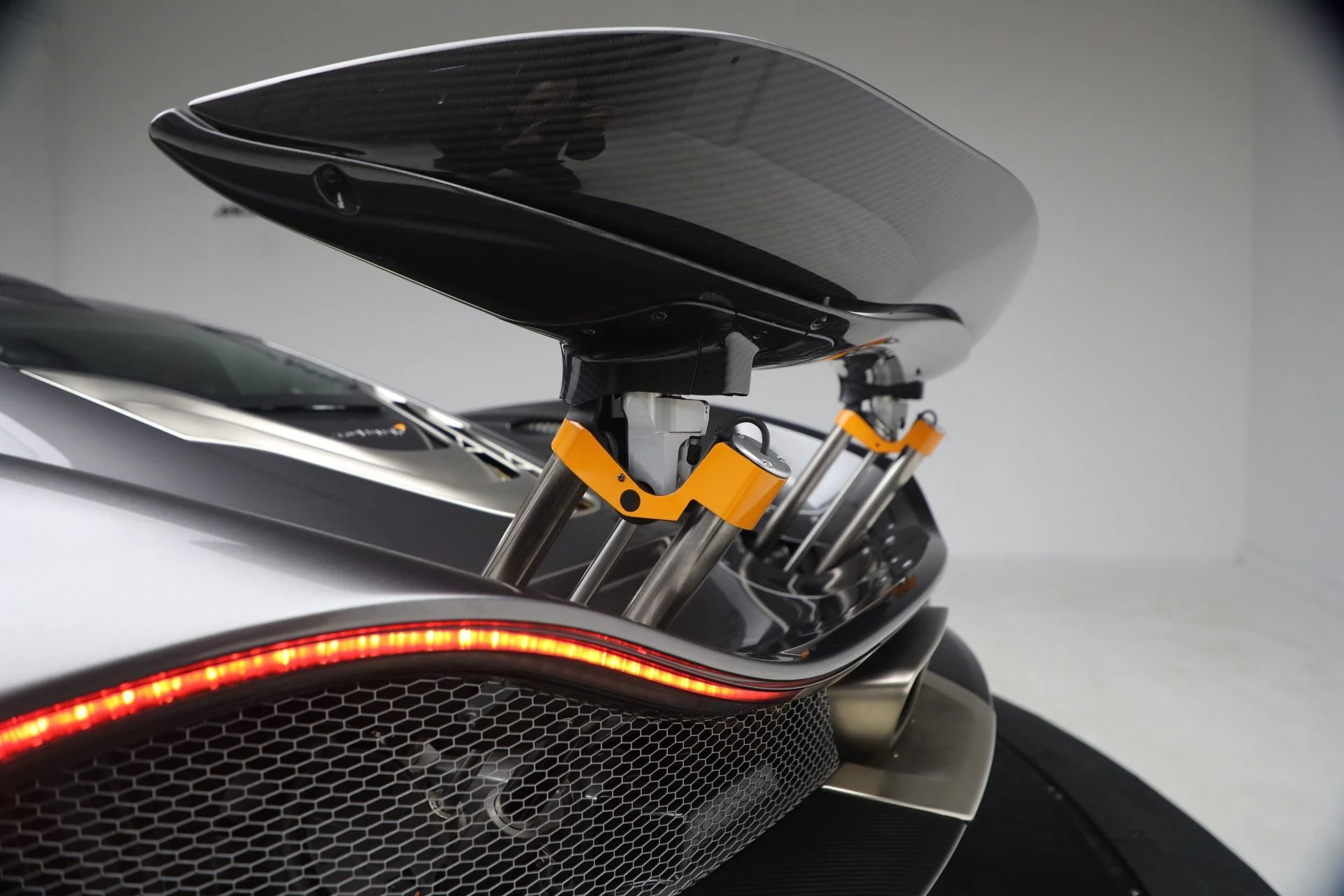mph037_1204696651_Used_2014_Mc_Laren_P1_c4774db871