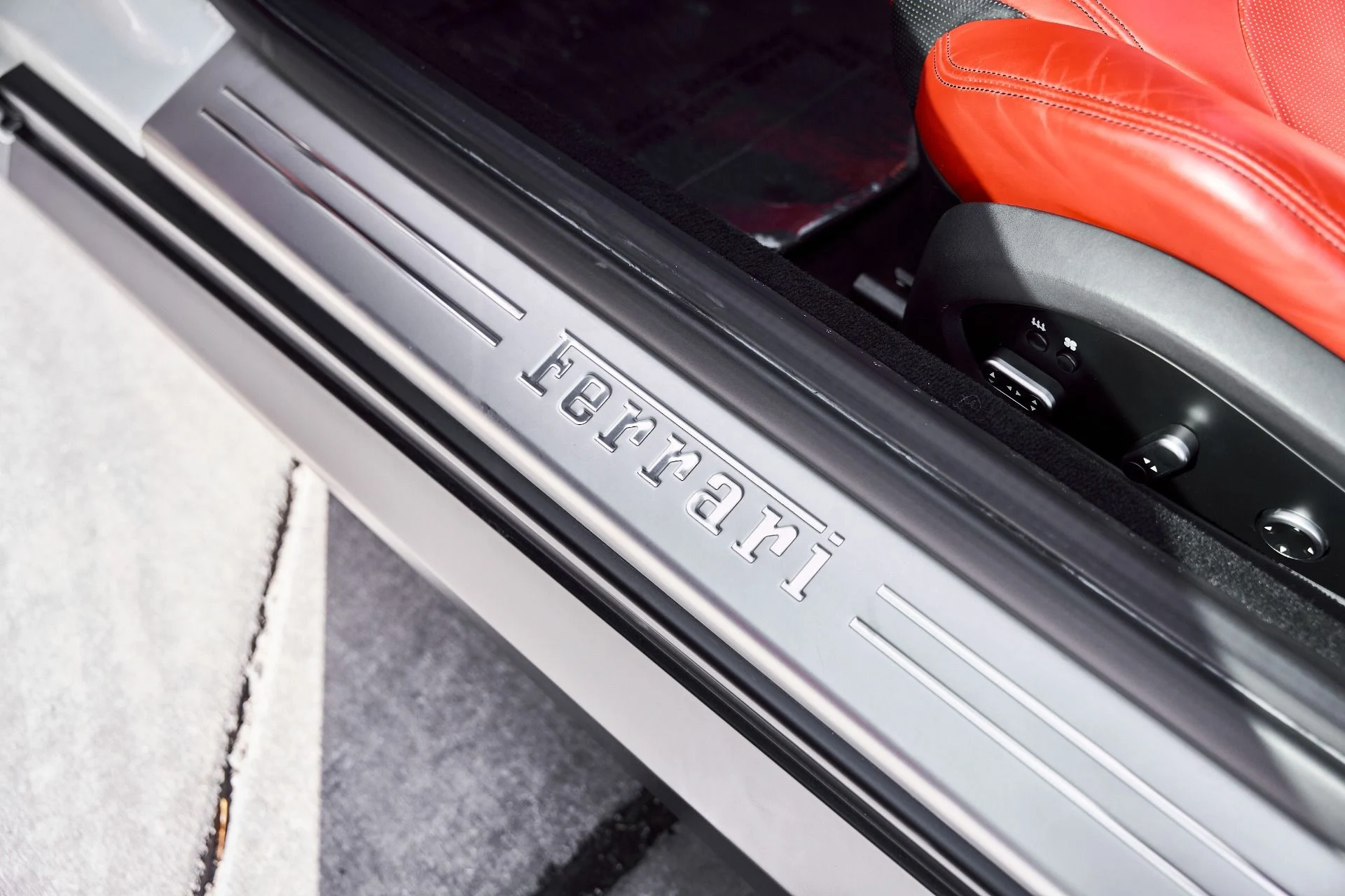 mph037_1210454840_Used_2019_Ferrari_GTC_4_Lusso_V12_1771467697_3ee6f237c5