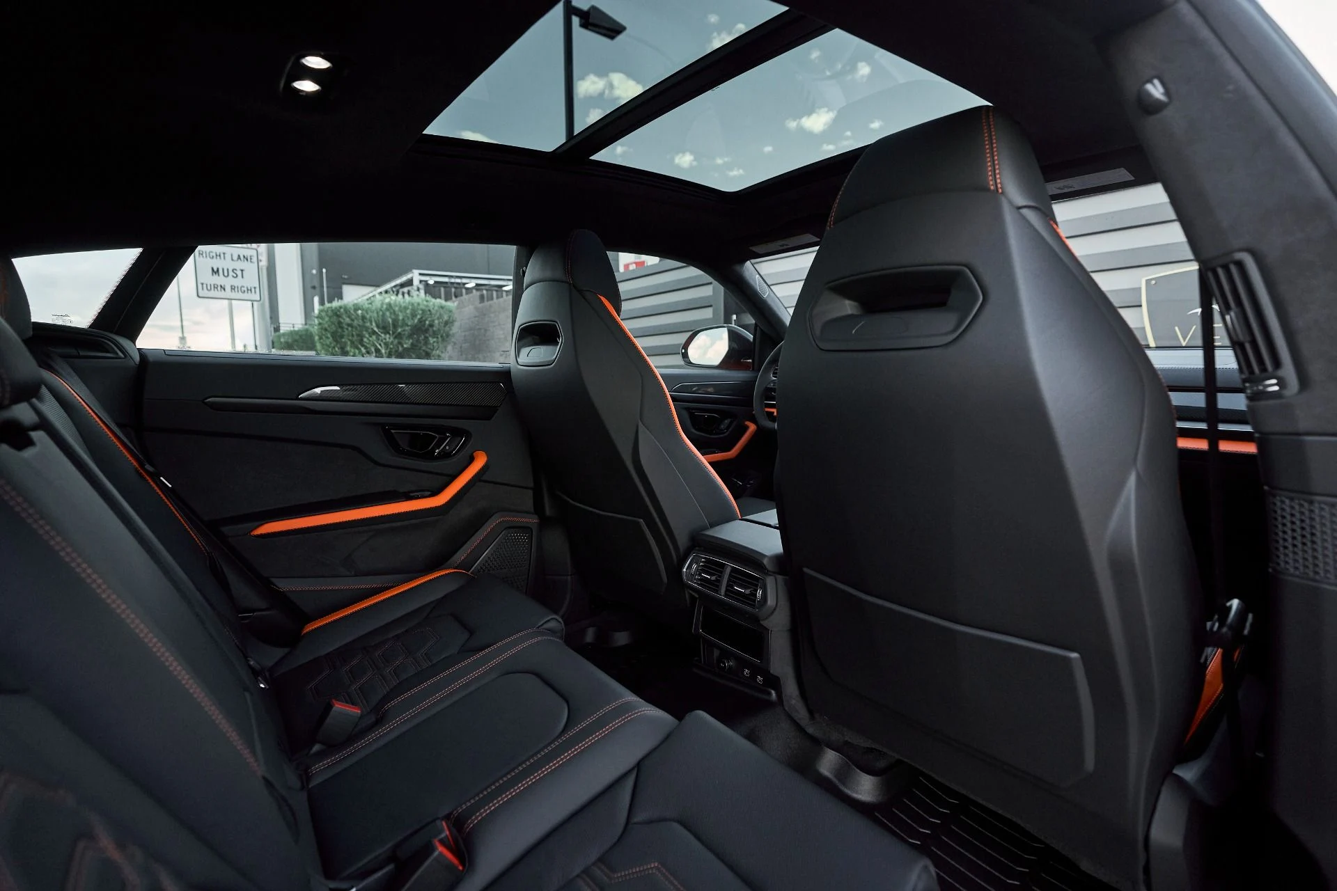 mph037_1213989327_Used_2025_Lamborghini_Urus_SE_1763605004_b697c67657