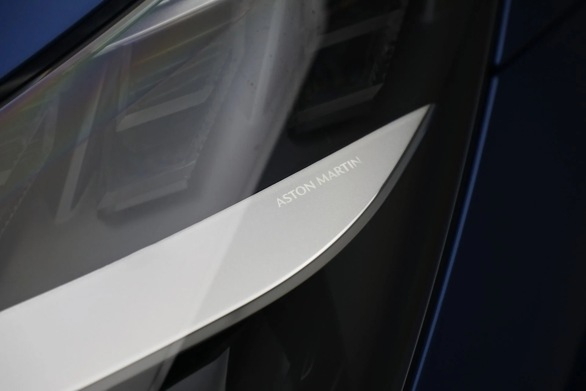 mph037_1214676963_New_2025_Aston_Martin_DB_12_Volante_16730dfedb