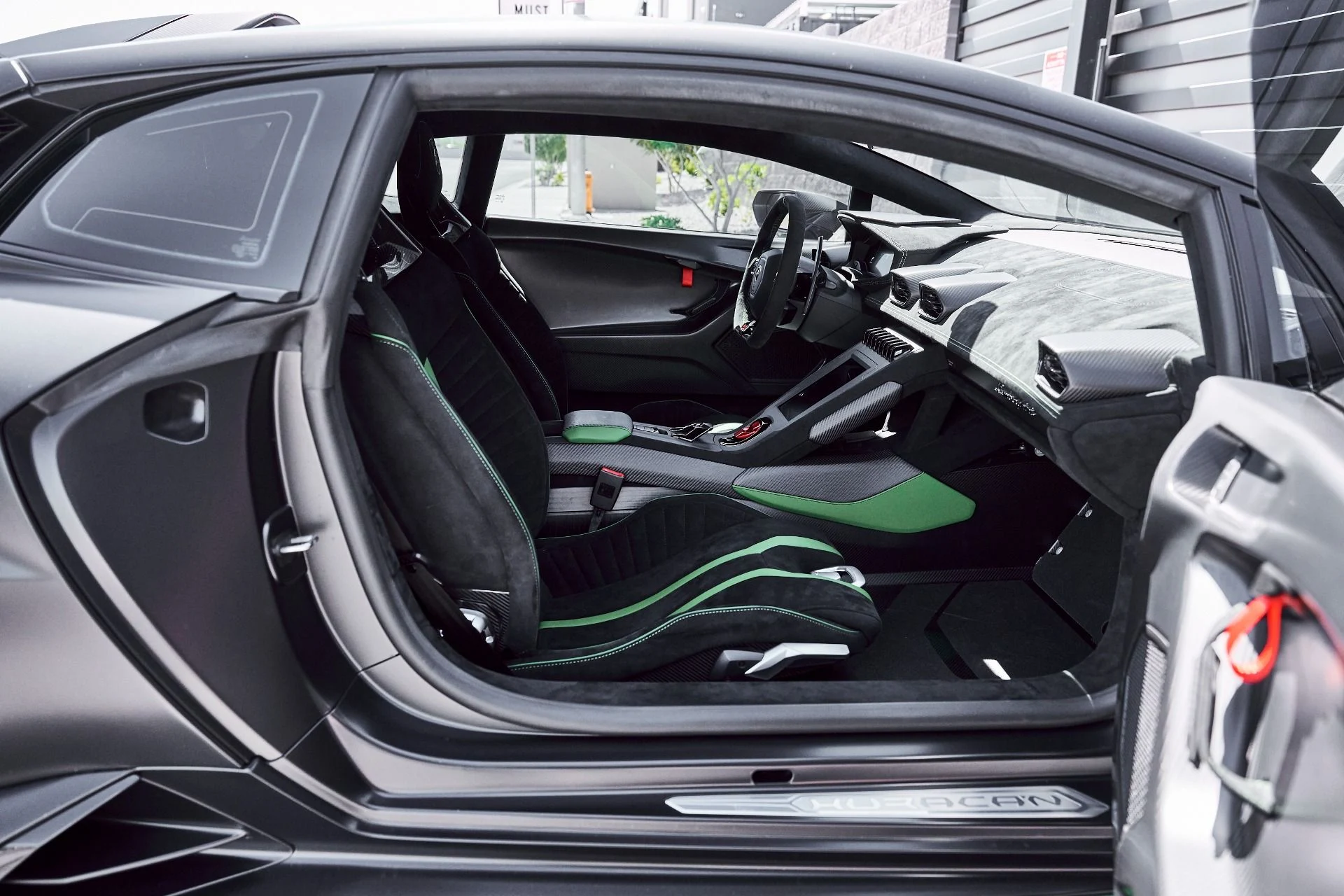 mph037_1223134386_Used_2022_Lamborghini_Huracan_STO_Base_1774488438_bb94f3f48d