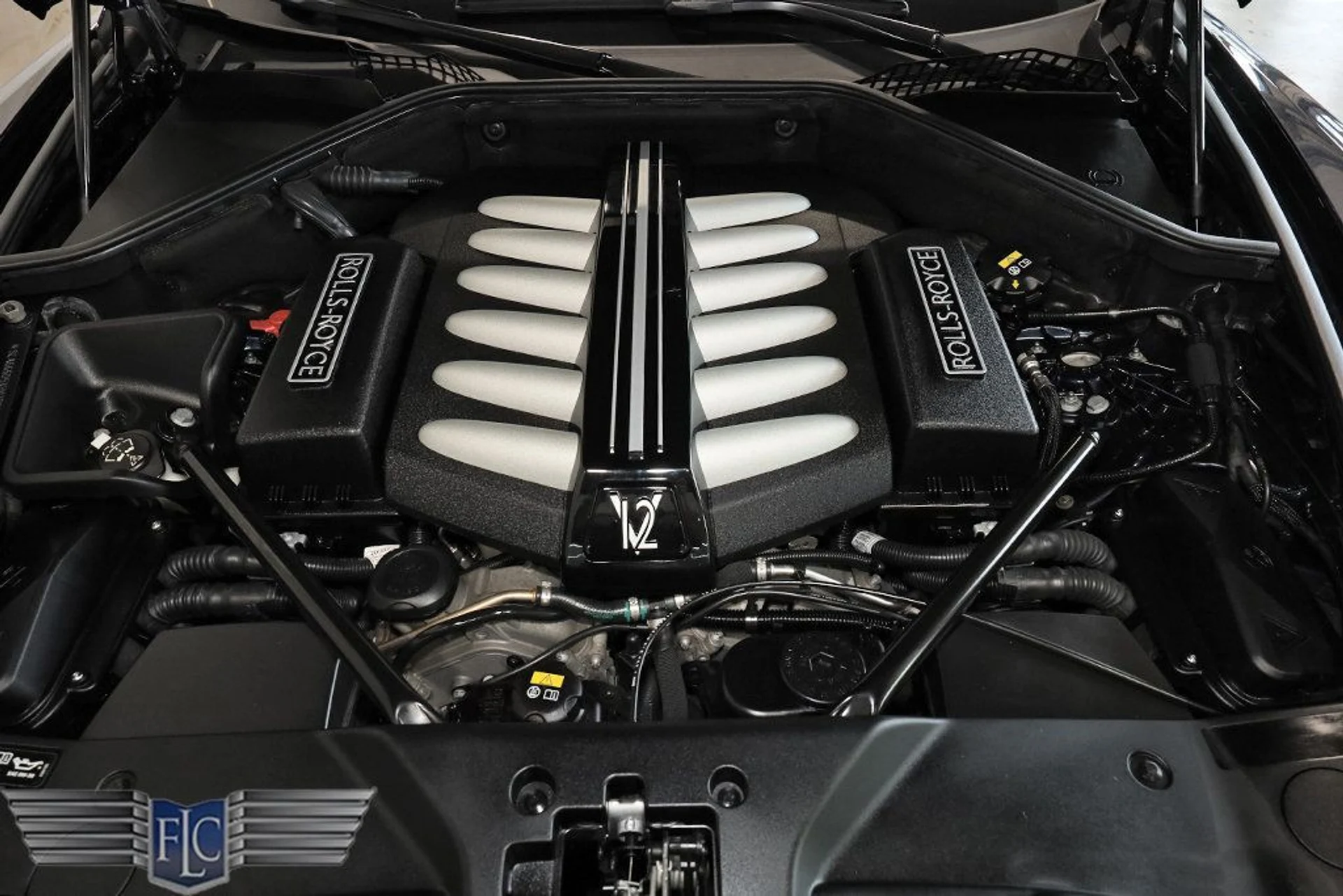 mph037_122652482_used_2017_rolls_royce_dawn_convertible_9689_22999334_38_1024_3570e6e43e