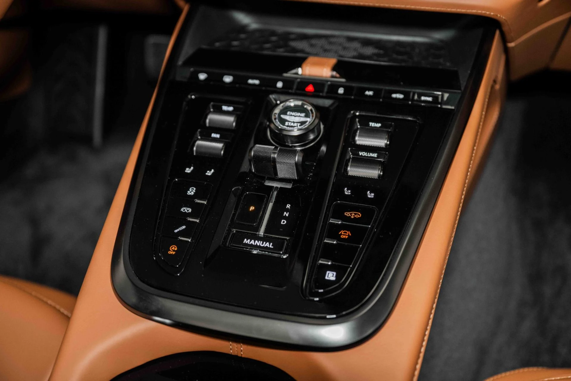 mph037_122754939_Used_2025_Aston_Martin_DBX_707_1730812755_e9e35e7eed