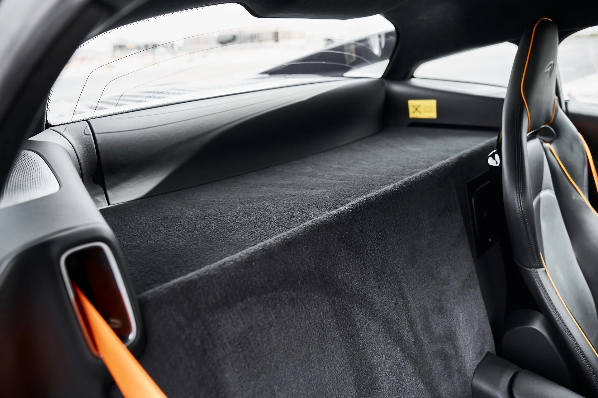 mph037_1235350551_Used_2024_Mc_Laren_Artura_1775583368_44bdd89038