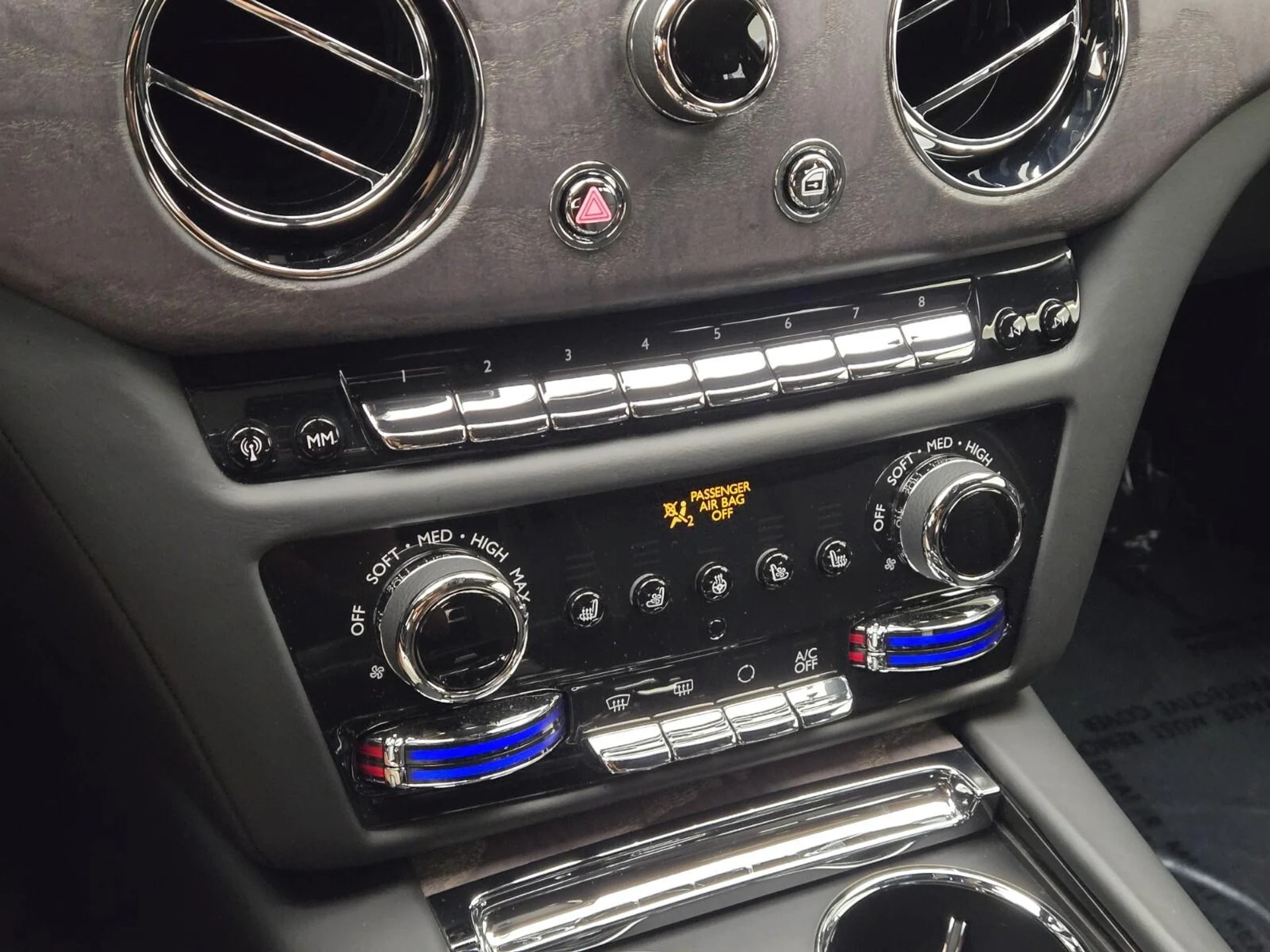 mph037_1249938477_Used_2025_Rolls_Royce_Ghost_1777356197_417b2df00f