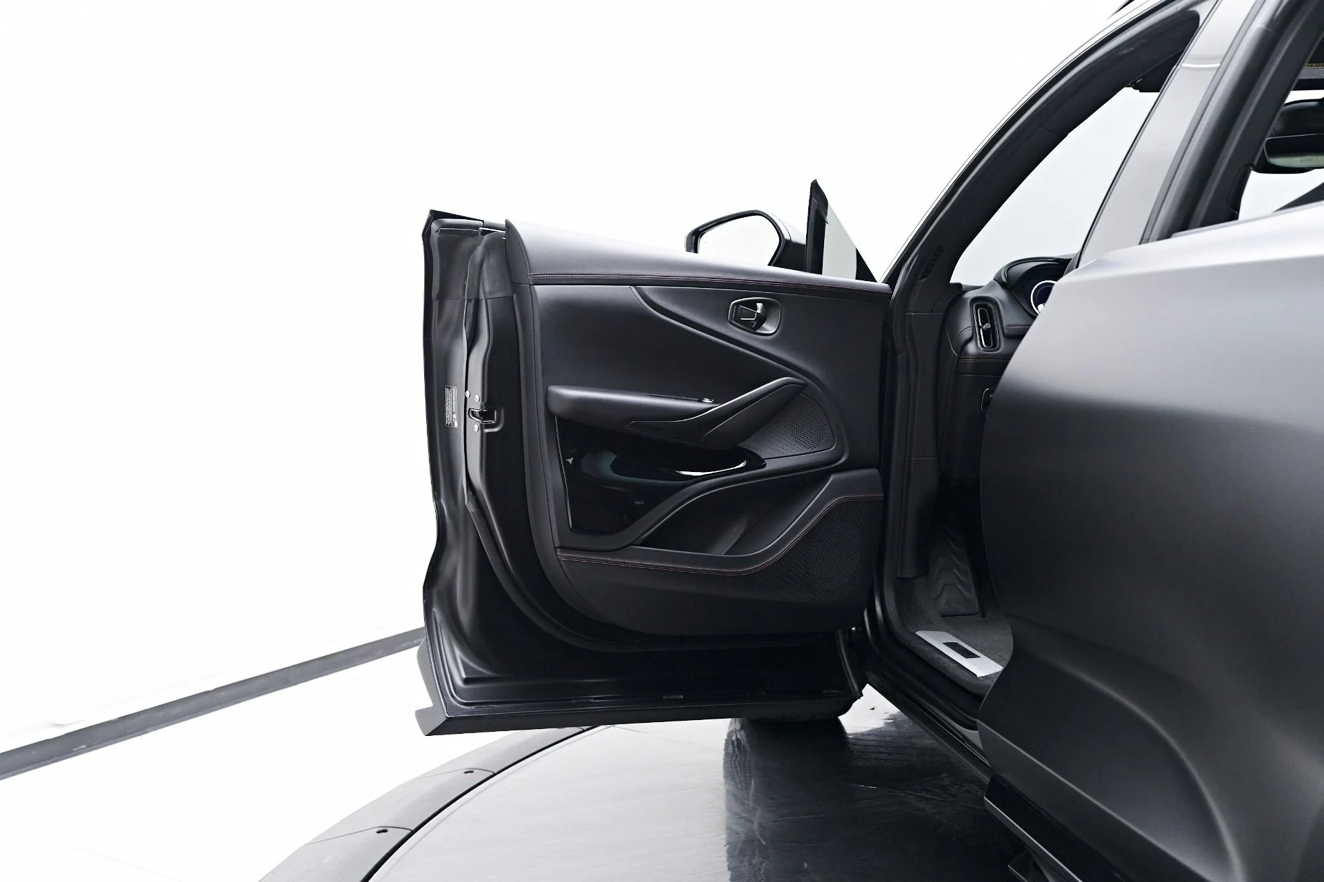 mph037_1257007026_Used_2023_Aston_Martin_DBX_707_1754786768_ae2b6812b2