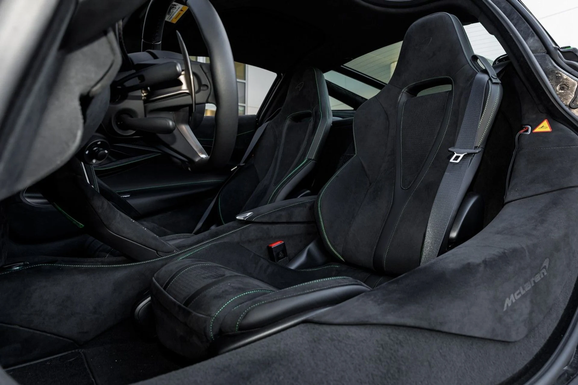 mph037_1260054999_668_p38_l_830fcac21f