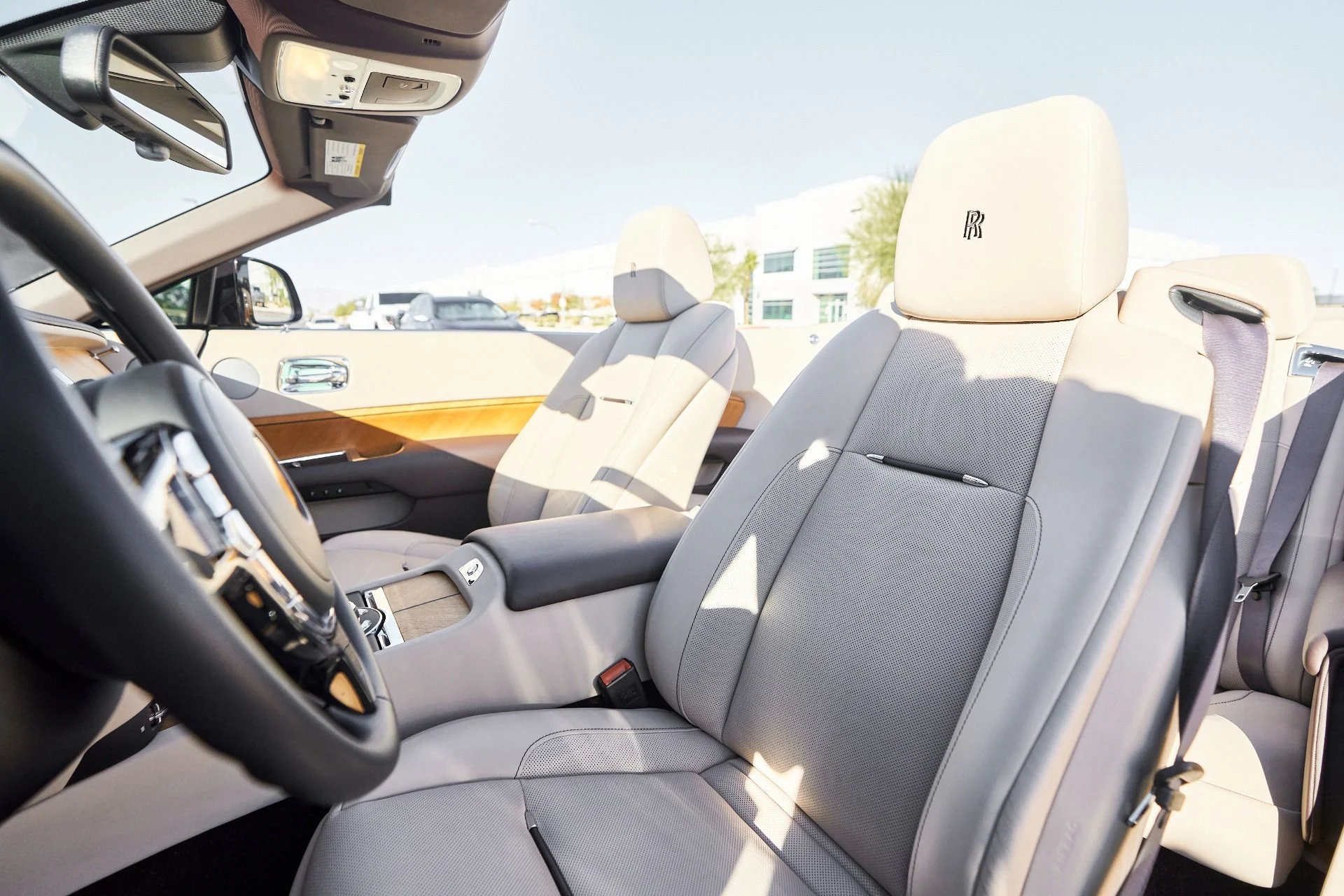 mph037_1261215598_Used_2020_Rolls_Royce_Dawn_Base_1762645828_53e94901ba