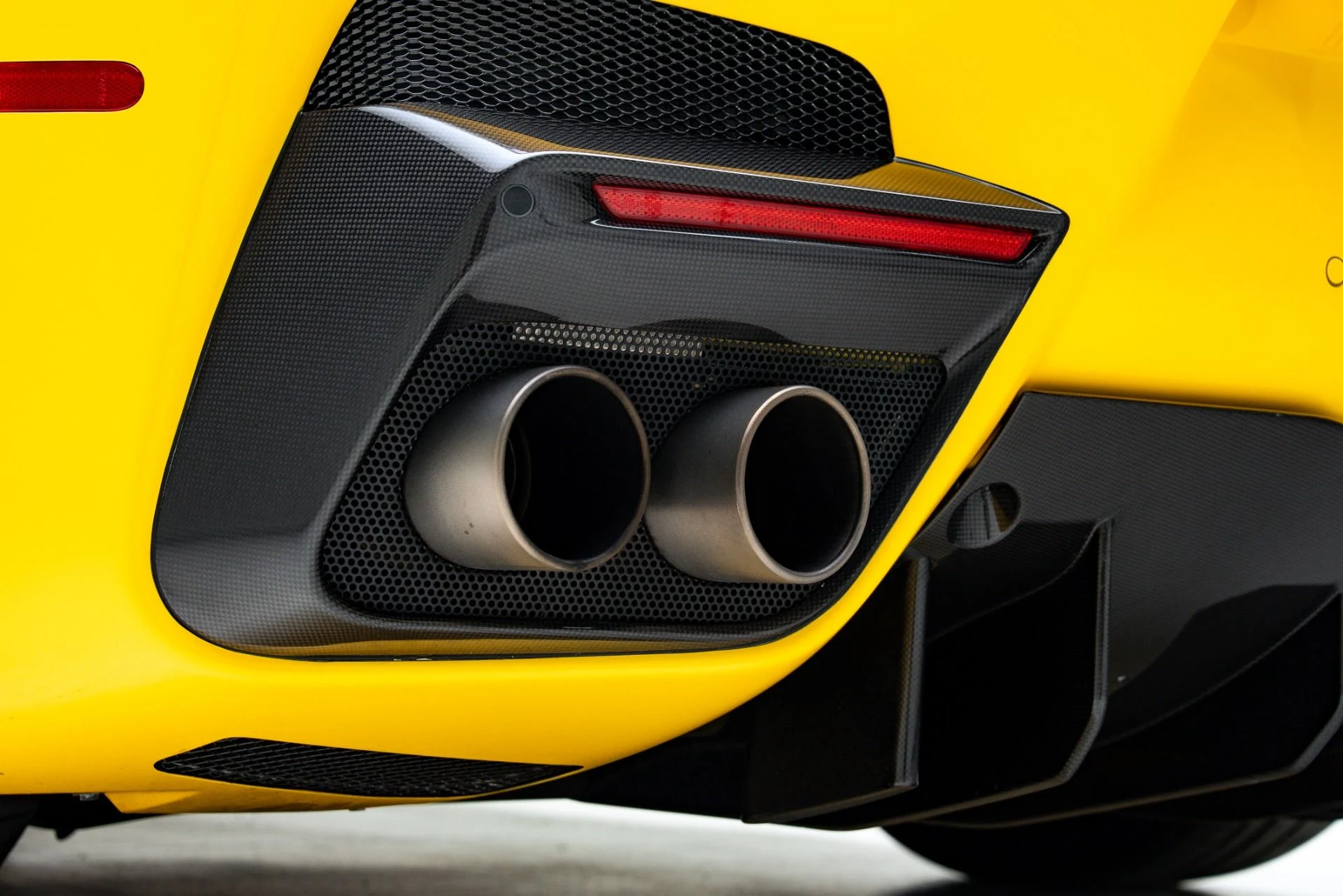 mph037_1263979762_Used_2017_Ferrari_F12tdf_1777334910_a05c75698b