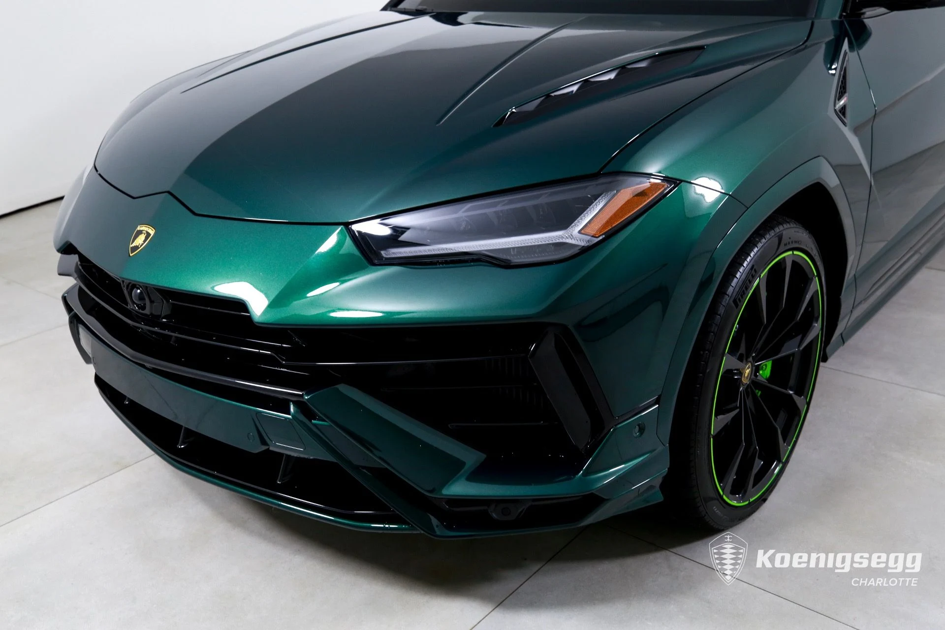 mph037_1284544656_Used_2024_Lamborghini_Urus_S_1760998520_3b68c92384