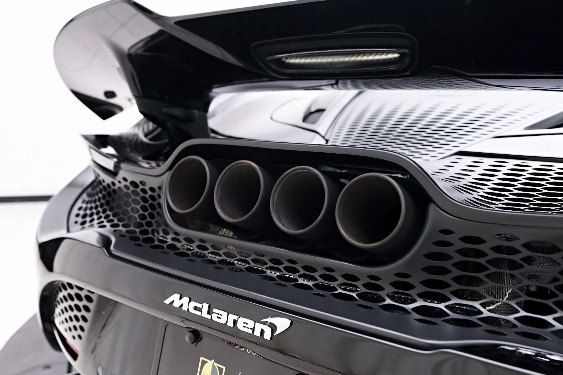 mph037_1289162042_Used_2022_Mc_Laren_765_LT_Base_1753480618_1cd979d68d