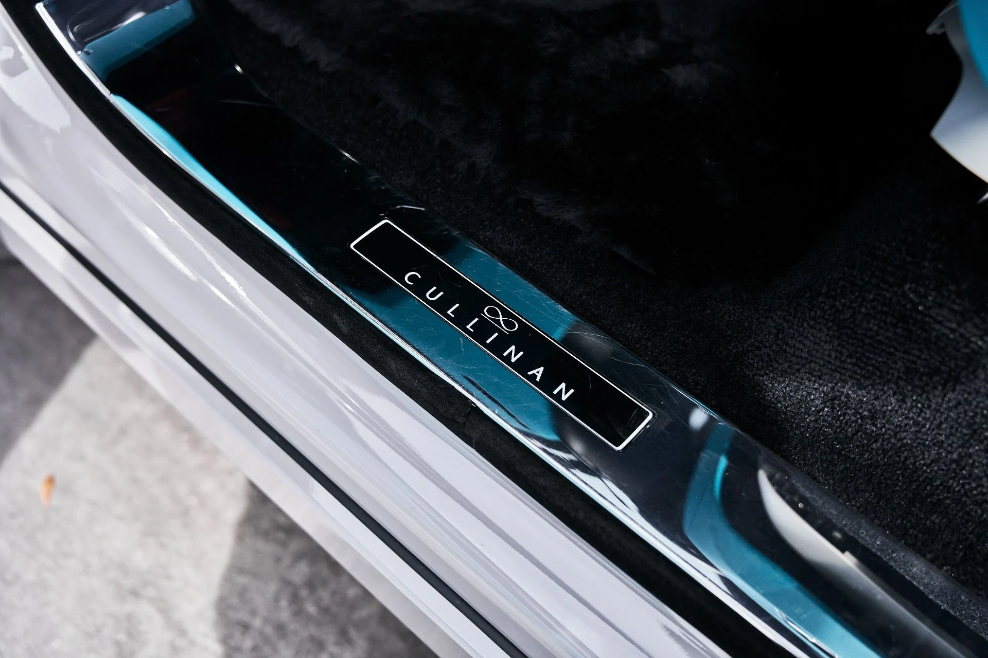 mph037_1290904596_Used_2025_Rolls_Royce_Cullinan_Black_Badge_1774912501_b7b1462b1a