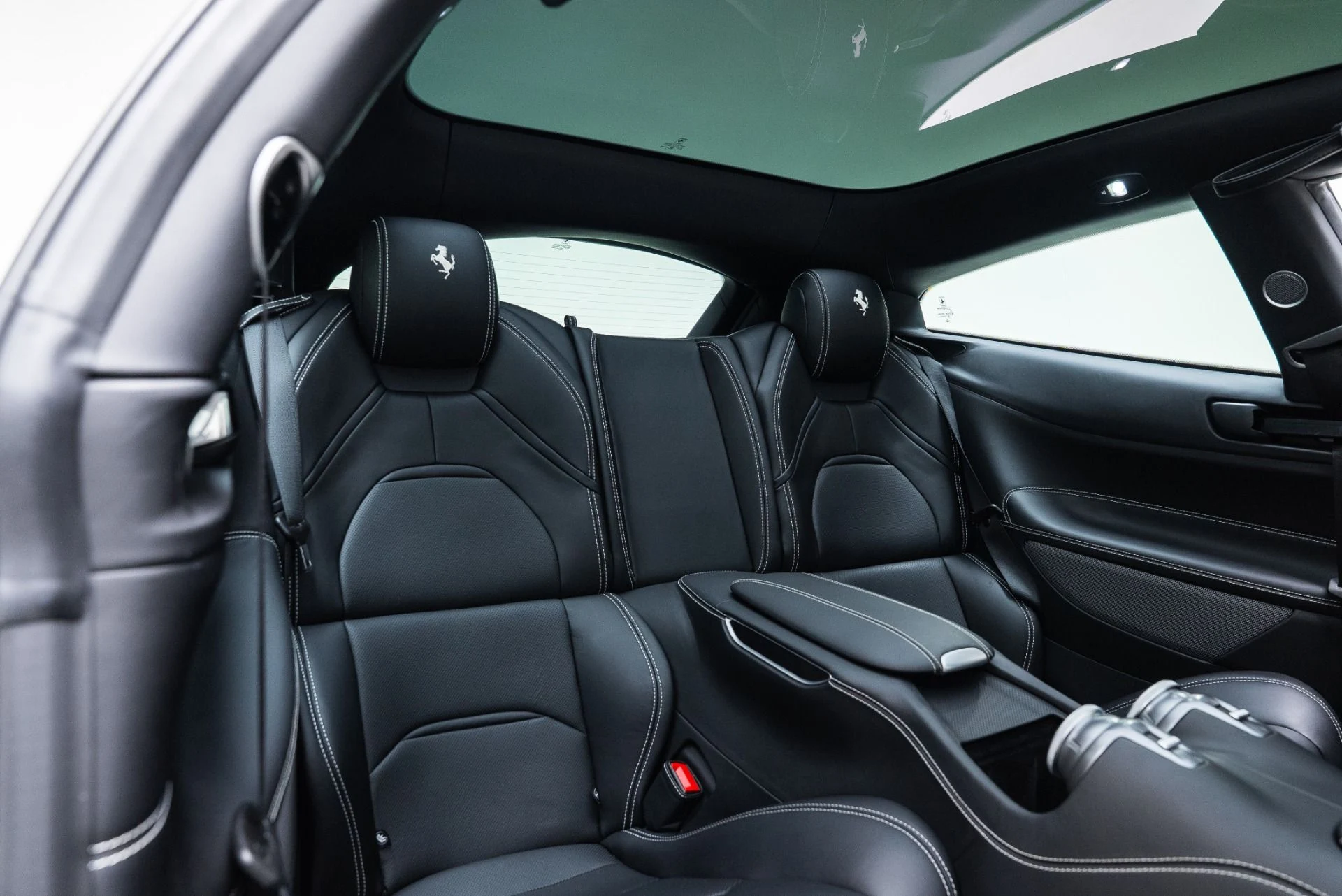 mph037_1292844789_Used_2018_Ferrari_GTC_4_Lusso_1768413901_6981e99e15