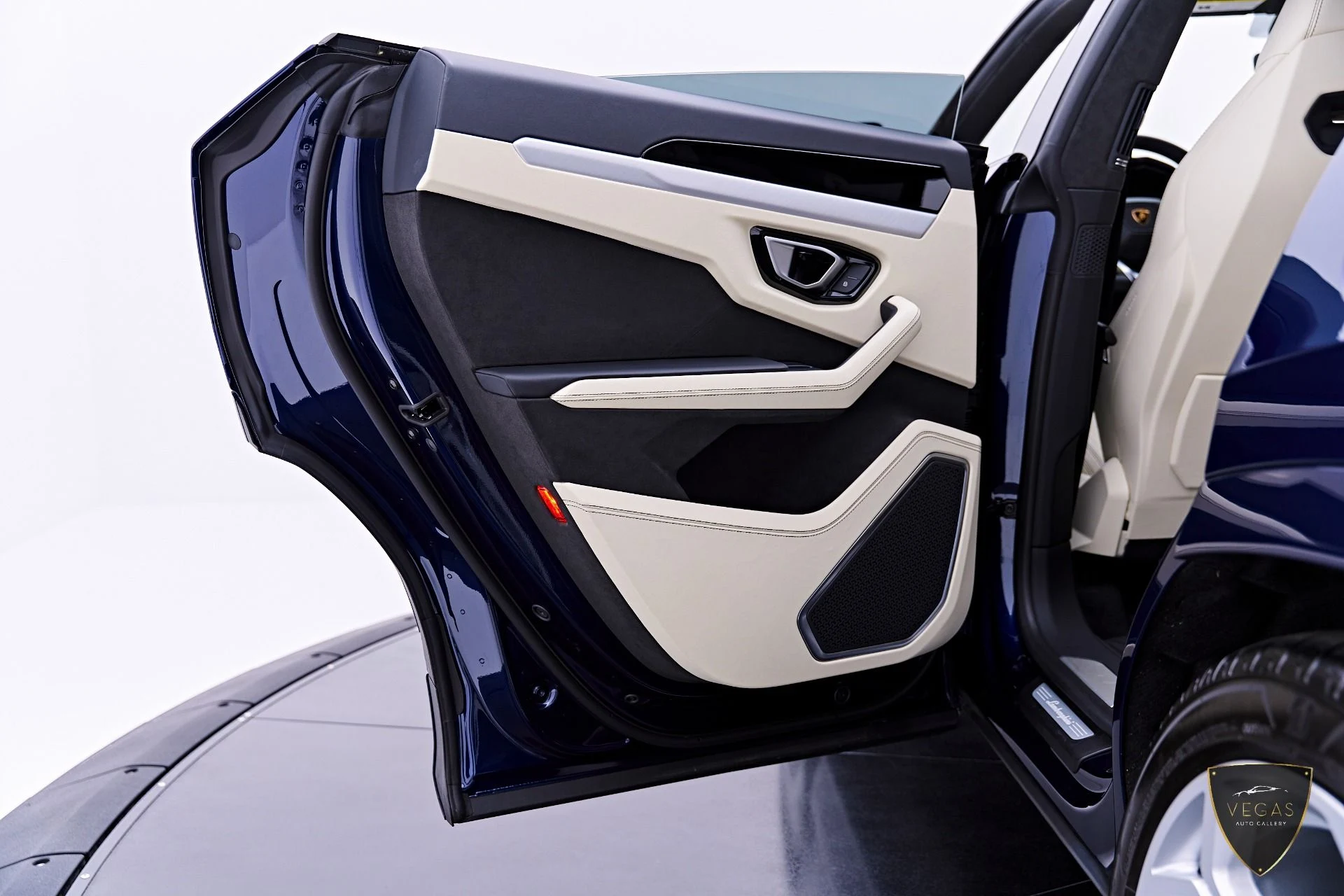 mph037_1296346770_Used_2026_Lamborghini_Urus_SE_1783419670_d1cadebbd5