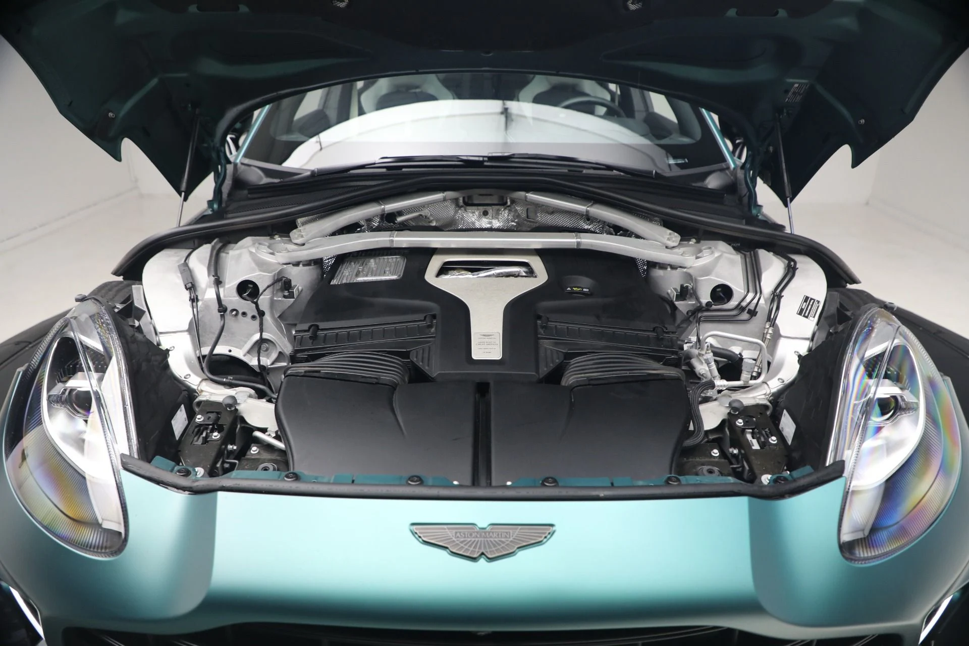 mph037_1339850512_Used_2023_Aston_Martin_DBX_707_1787862886_6c6b9cc5ff