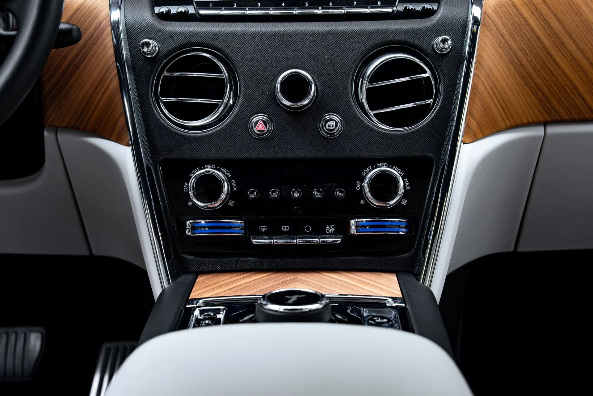 mph037_1344304349_Used_2023_Rolls_Royce_Cullinan_1777310585_fadab13957