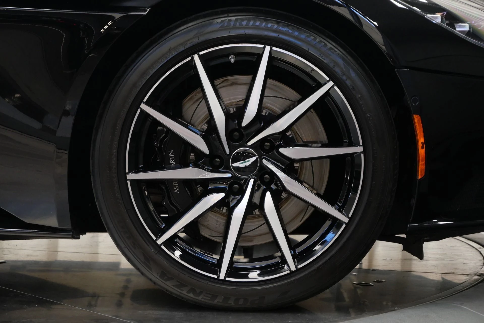 mph037_135446184_Used_2021_Aston_Martin_DB_11_Volante_1760108226_0b22b016dc