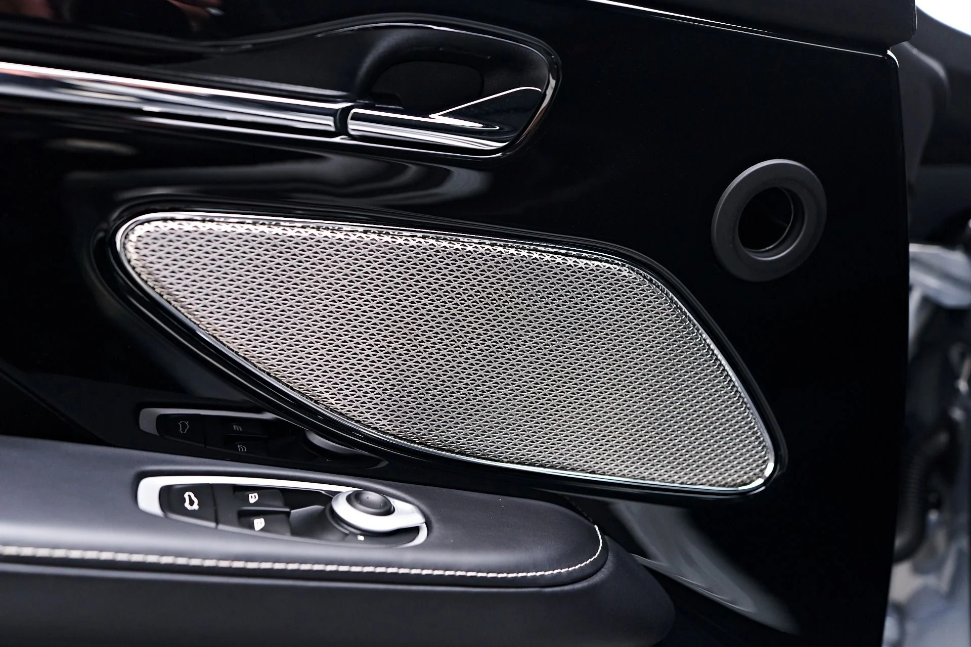 mph037_1367930381_Used_2024_Aston_Martin_DB_12_1755890625_c99228fd62