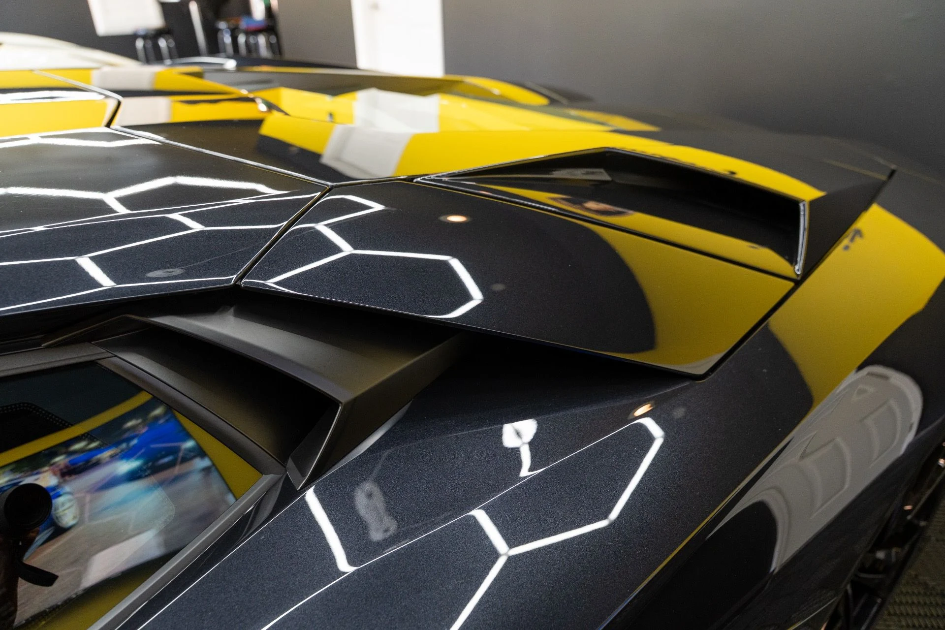 mph037_1403755192_Used_2018_Lamborghini_Aventador_LP_740_4_S_1792436167_9aee7ba2b0