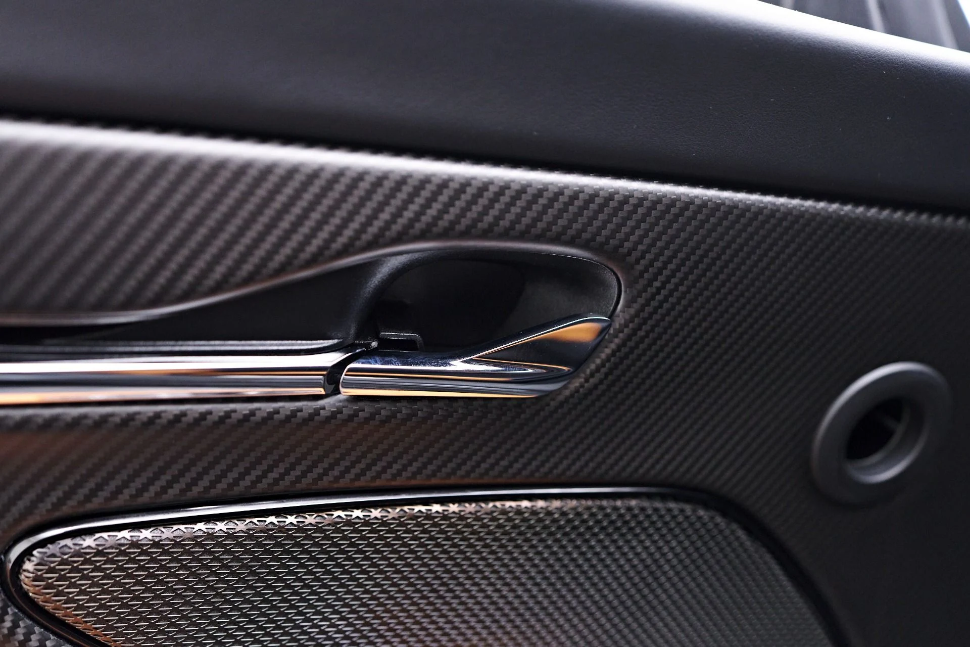 mph037_1408110304_Used_2024_Aston_Martin_DB_12_1752612779_009c9e5ca5