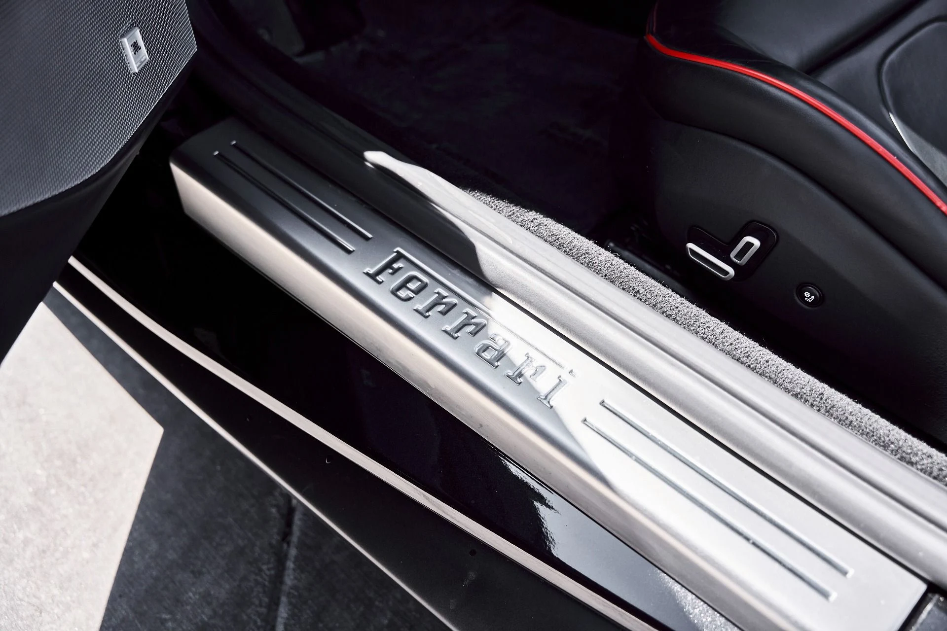 mph037_1415613817_Used_2020_Ferrari_Portofino_Base_1780622520_dd16a327b2
