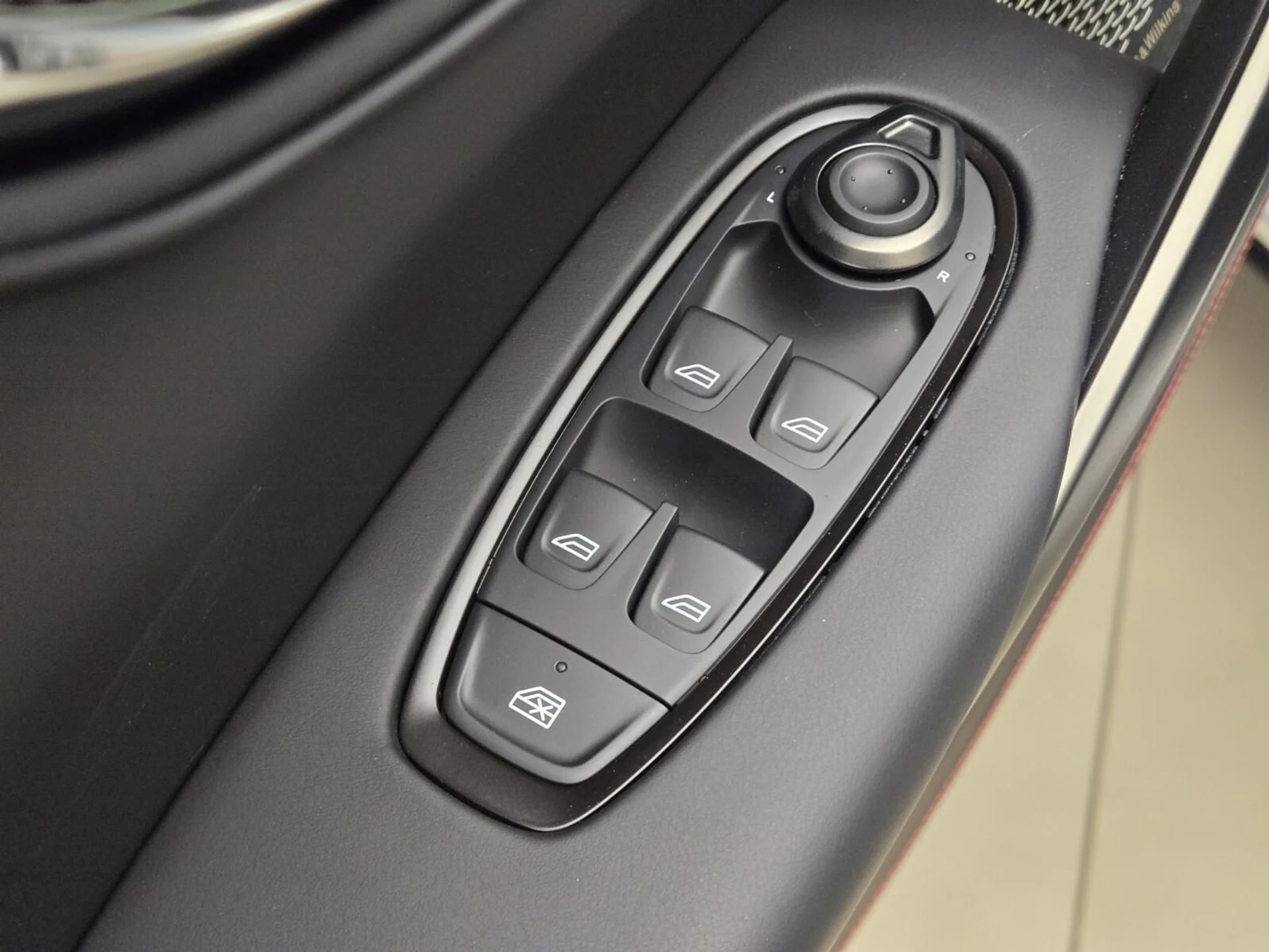 mph037_1433386558_New_2026_Aston_Martin_DBX_S_1780637090_8361f6ac65