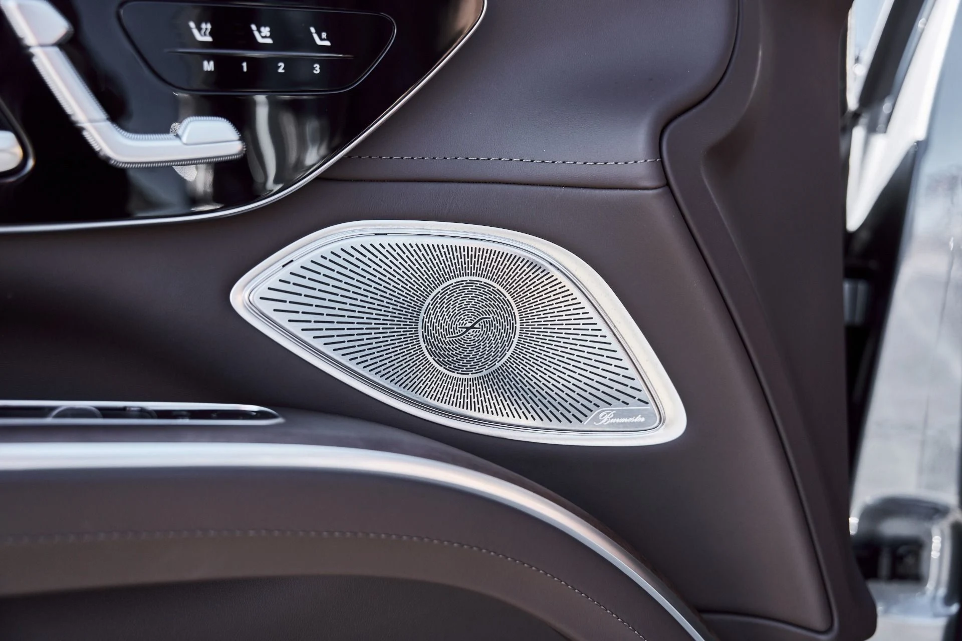 mph037_1473152596_Used_2025_Mercedes_Benz_EQS_Maybach_EQS_680_1770508810_dffbfb1525