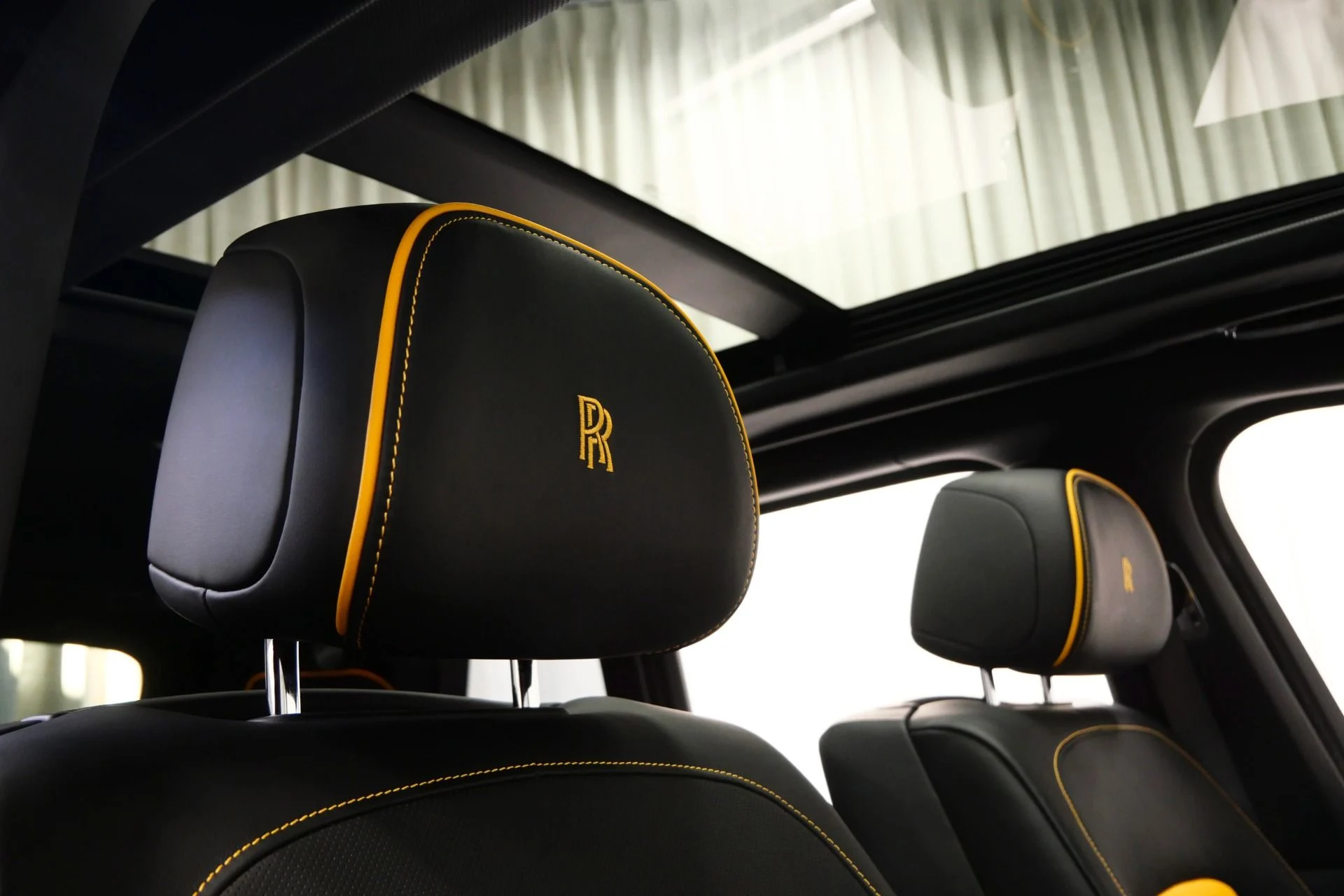mph037_1484950427_Used_2023_Rolls_Royce_Cullinan_Black_Badge_Rear_Seat_Entertainment_Bespoke_Audio_Panoramic_Roof_1785878493_9ed63392cd