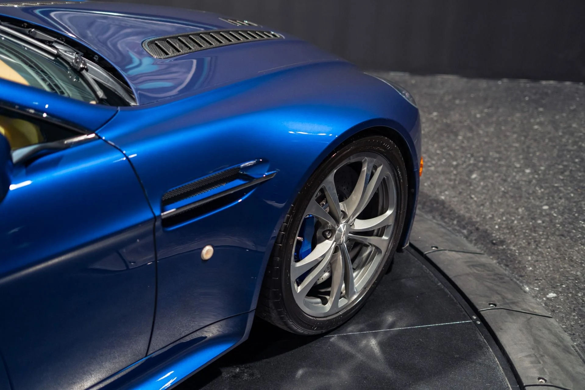 mph037_1486119848_Used_2011_Aston_Martin_V12_Vantage_Manual_Transmission_Aviemore_Blue_1785170153_be089f4076