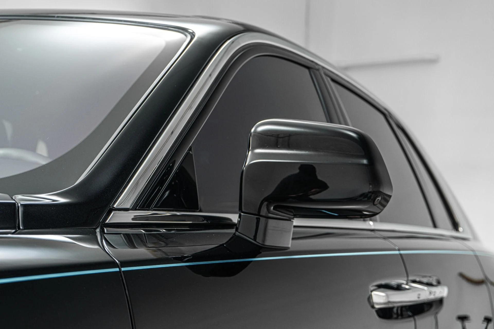 mph037_1487259626_Used_2022_Rolls_Royce_Ghost_The_Ghost_Package_Turquoise_Accents_Illuminated_Fascia_1774388734_aab3af7421