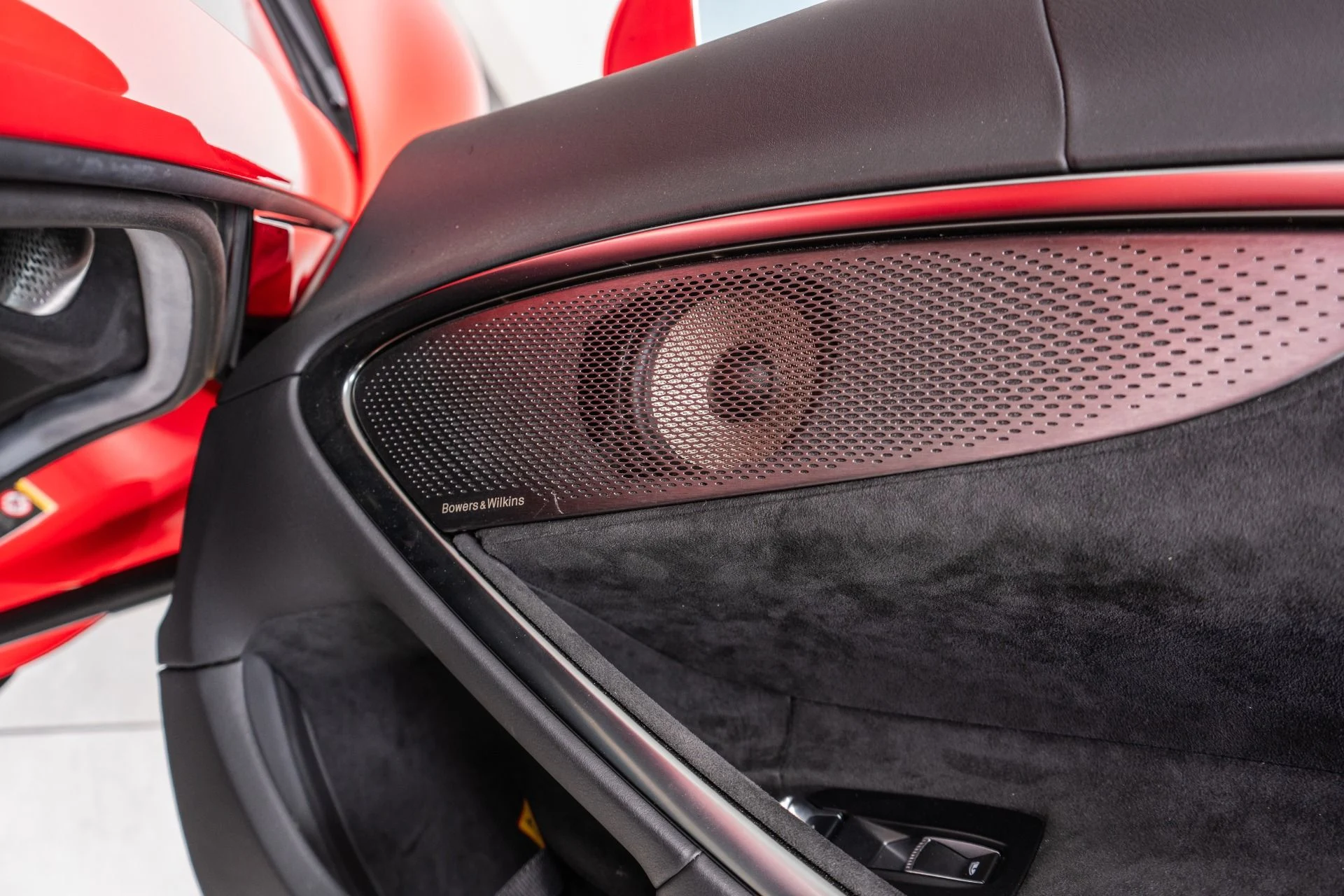 mph037_1490417519_Used_2023_Mc_Laren_Artura_Performance_Interior_Front_Axle_Lift_Bowers_and_Wilkins_Audio_1793205777_c1cb6fcf51