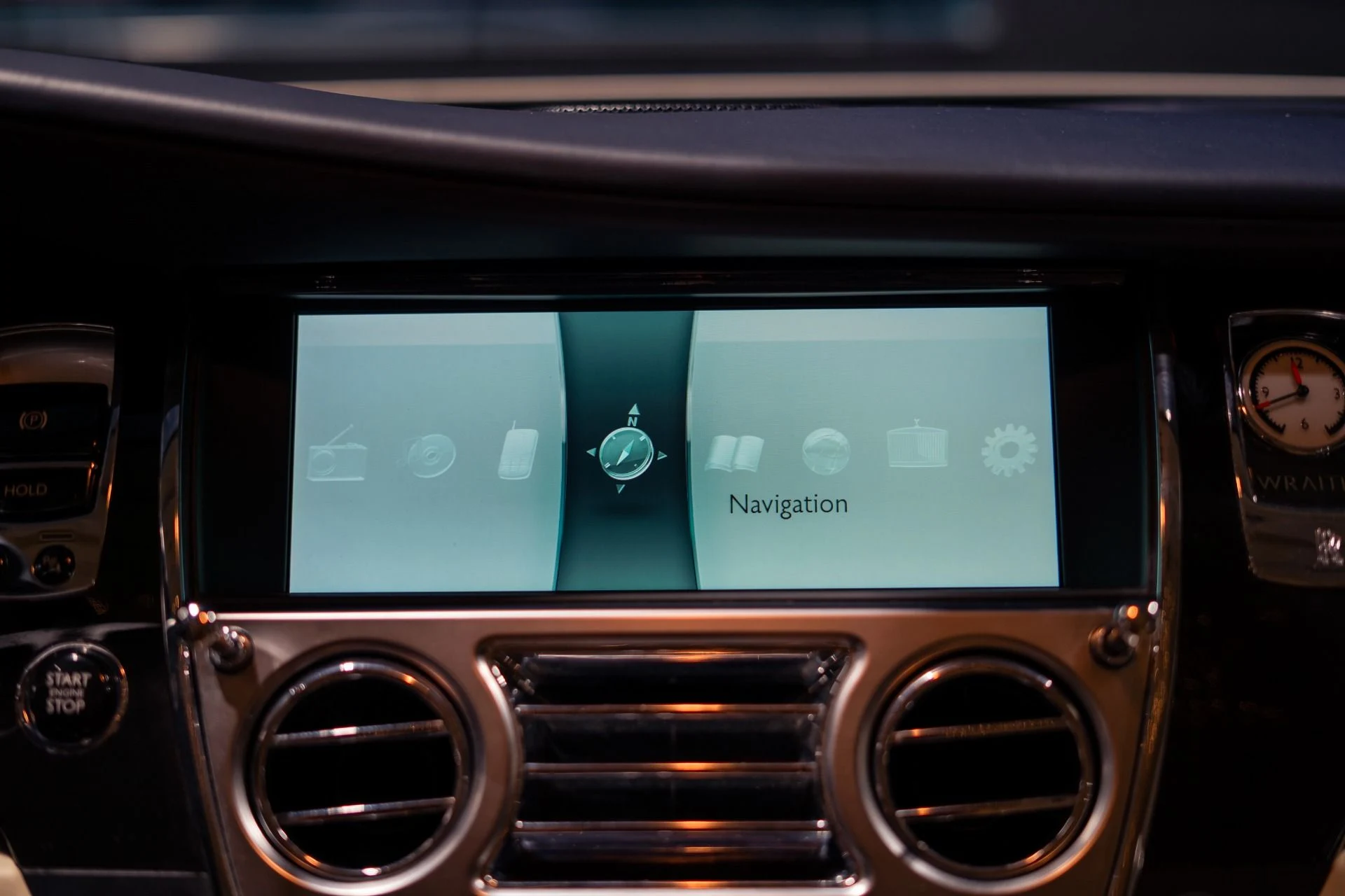 mph037_1492416536_Used_2014_Rolls_Royce_Wraith_Bespoke_Interior_1784145568_51c277ce39