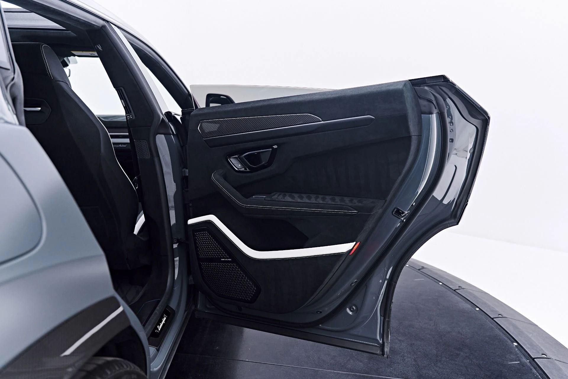 mph037_1504910857_Used_2023_Lamborghini_Urus_Performante_1785711281_6a2a98860f