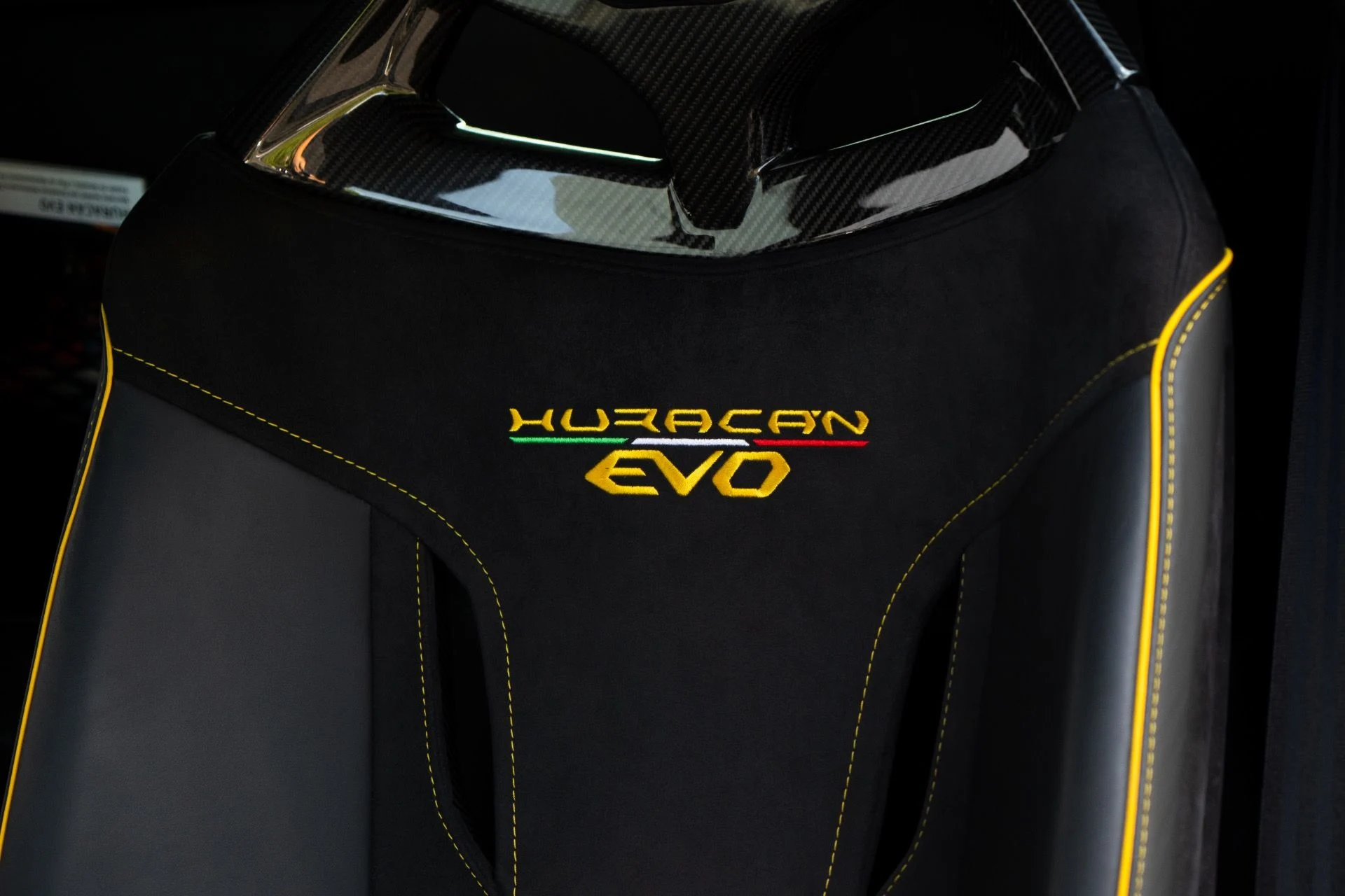 mph037_1505052792_Used_2022_Lamborghini_Huracan_EVO_1764129423_e32e182150