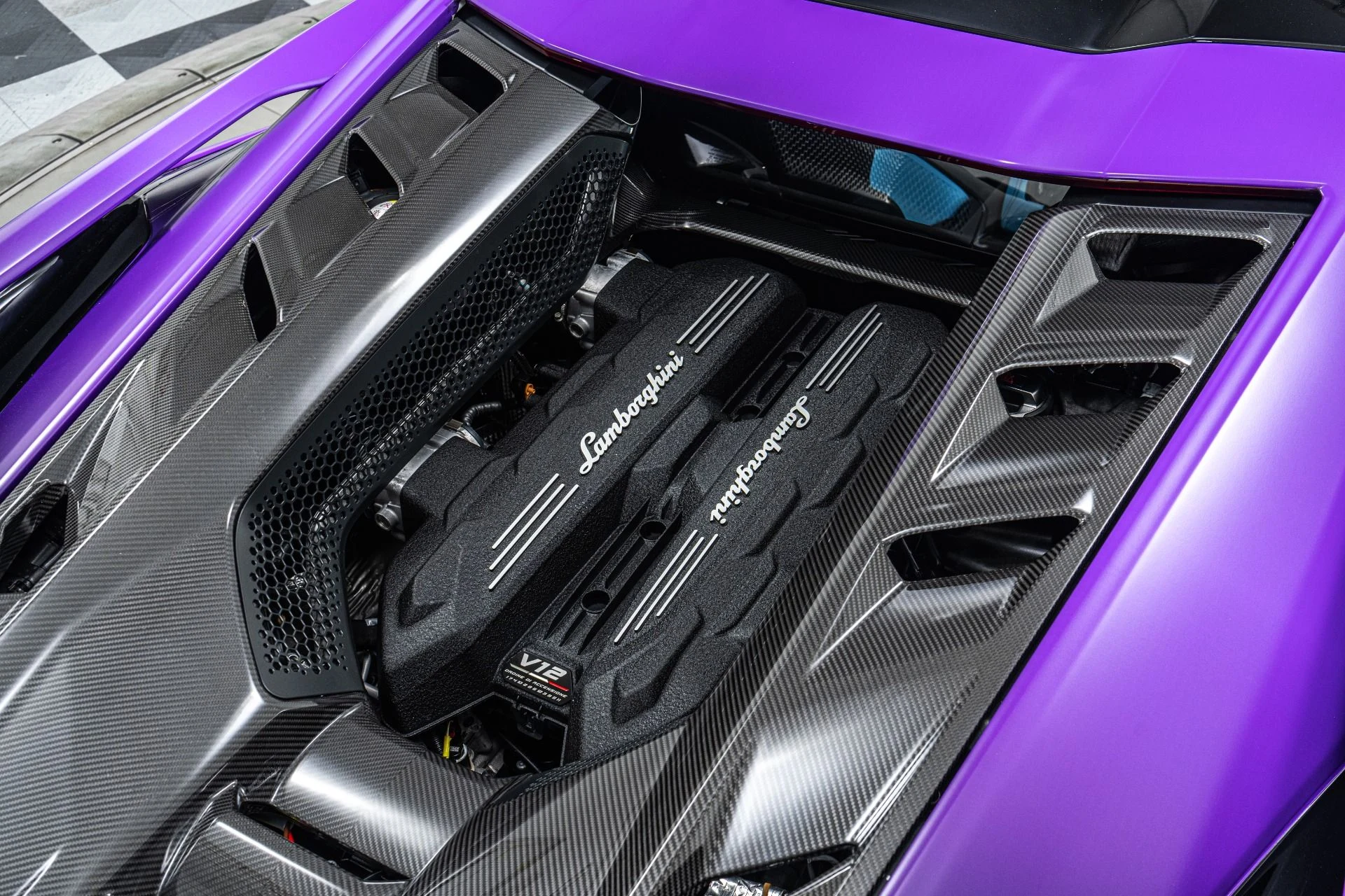 mph037_150659414_Used_2025_Lamborghini_Revuelto_1001_Horsepower_Multicolor_Matte_Wrap_High_Tech_Pack_1781622926_b97c814c4d