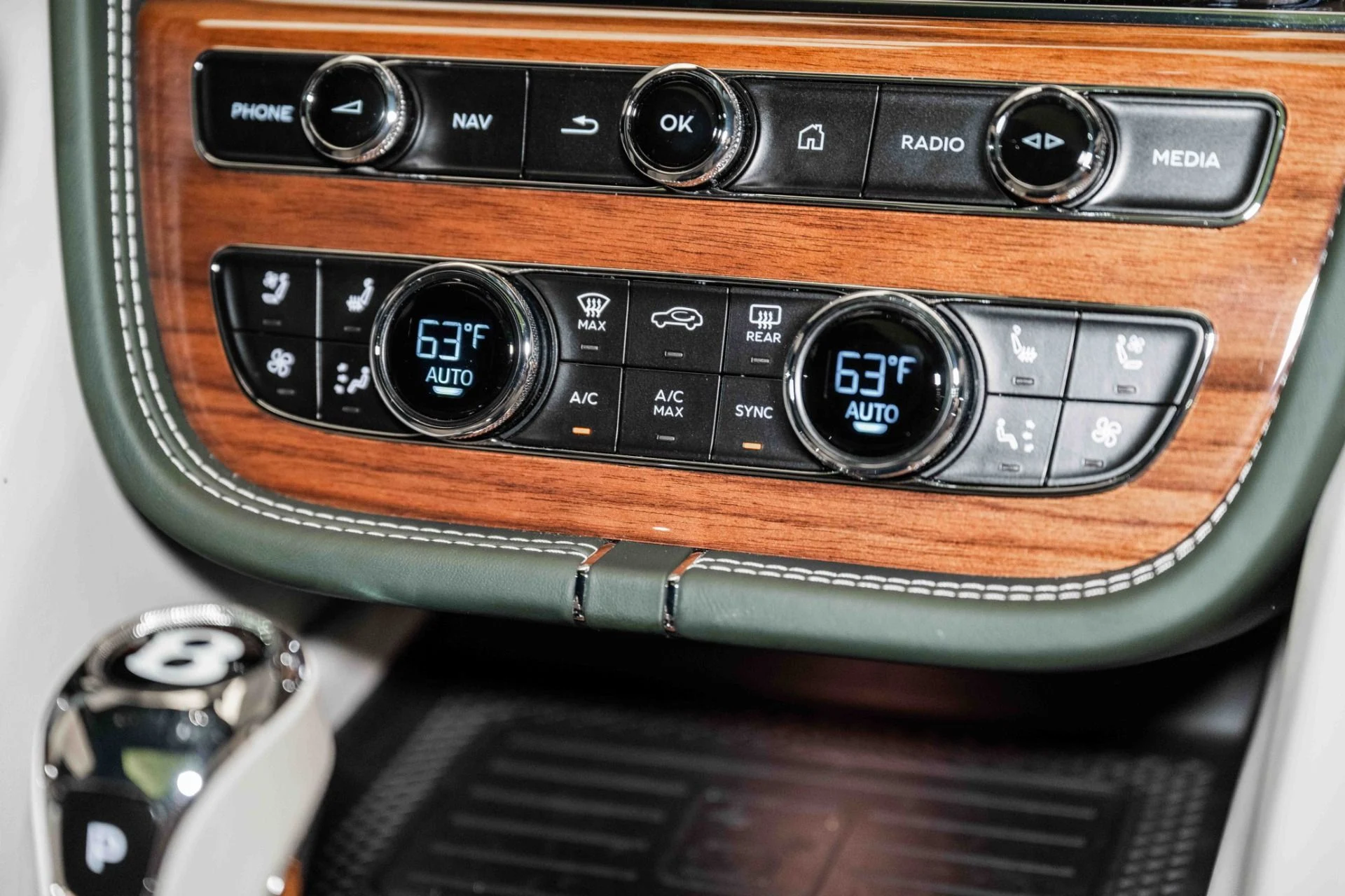 mph037_151134203_Used_2023_Bentley_Bentayga_EWB_Azure_V8_1716828034_6c409de834