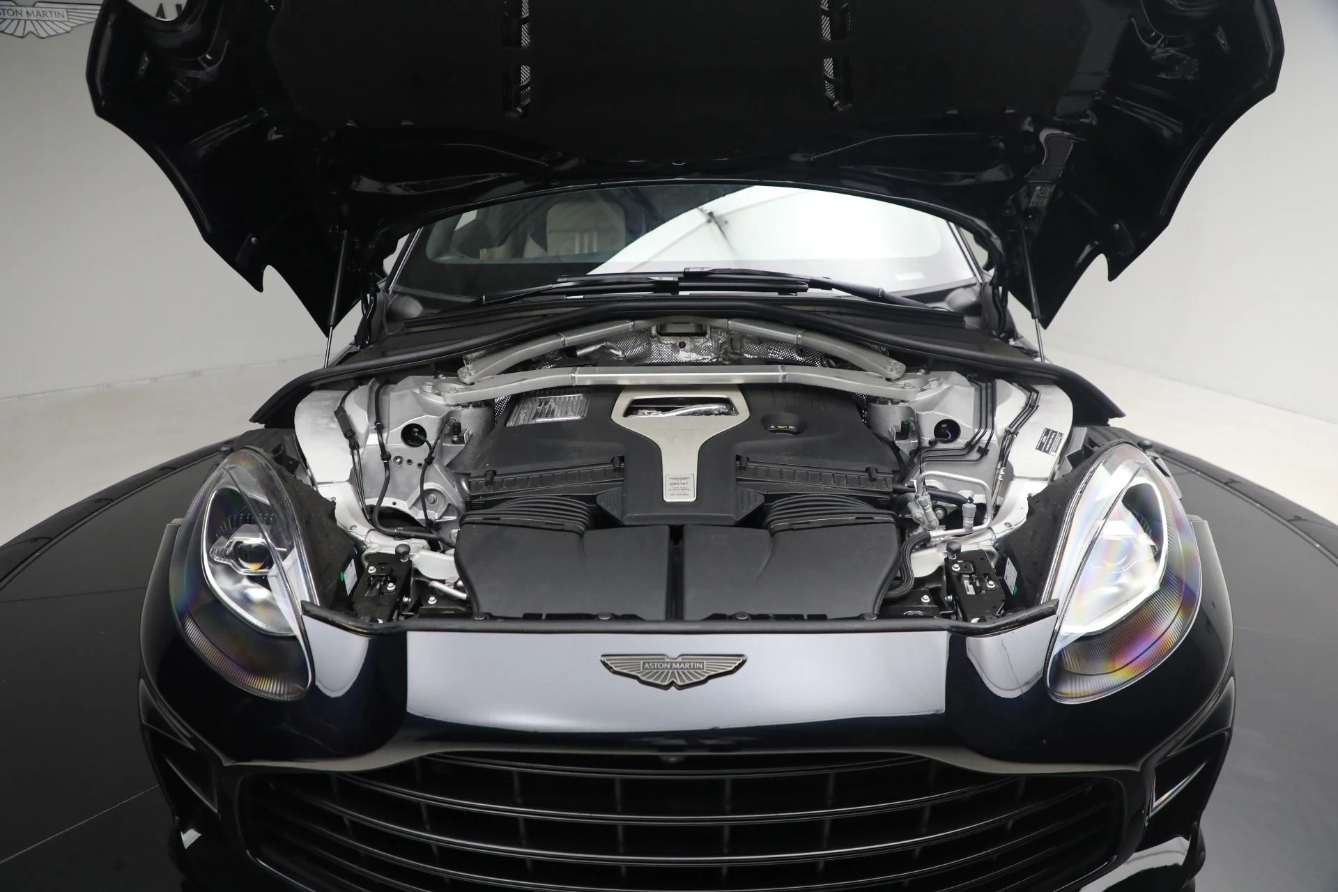 mph037_1521018027_New_2025_Aston_Martin_DBX_707_89dd76df47