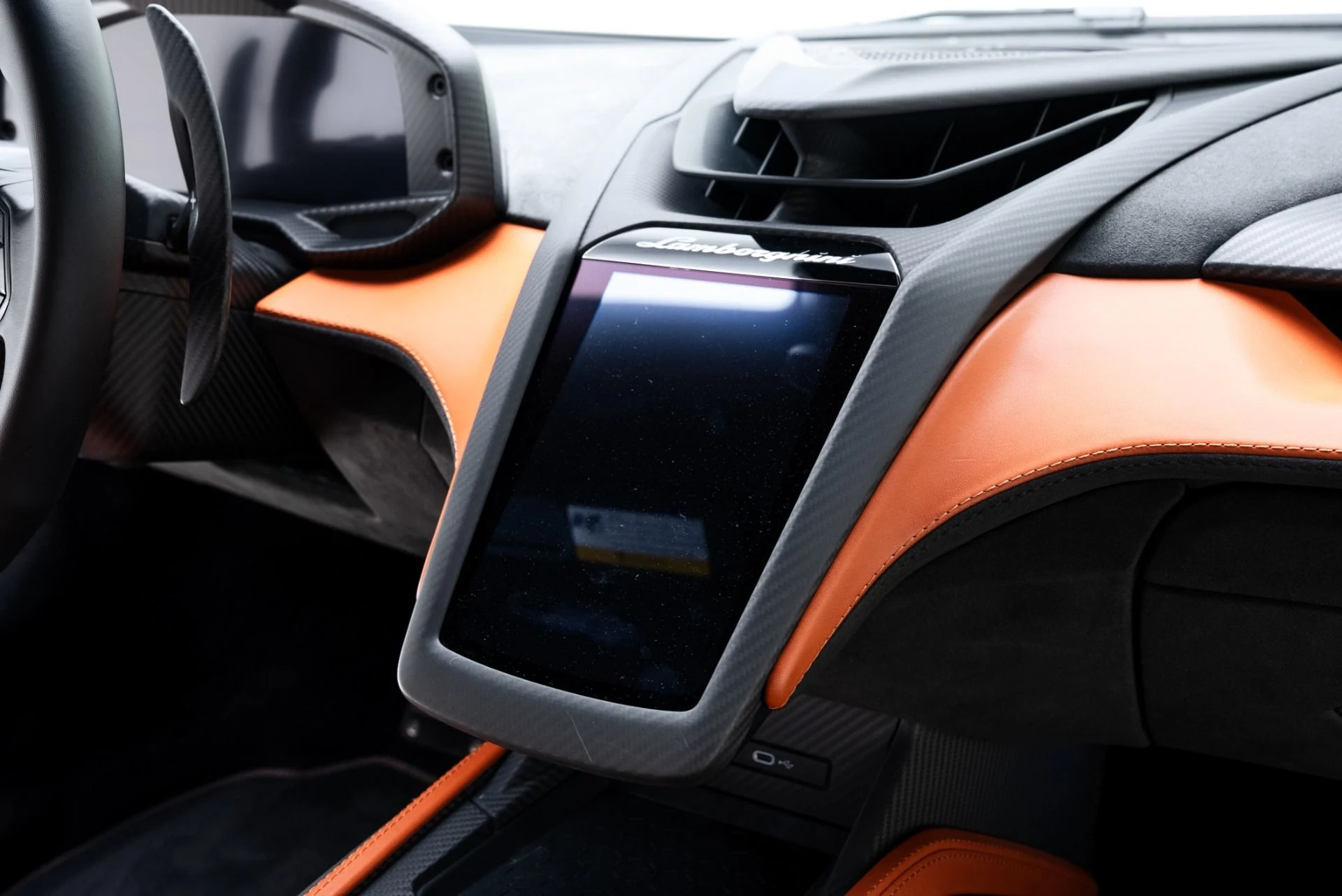 mph037_1524644534_Used_2025_Lamborghini_Revuelto_1770663111_627bcc24eb