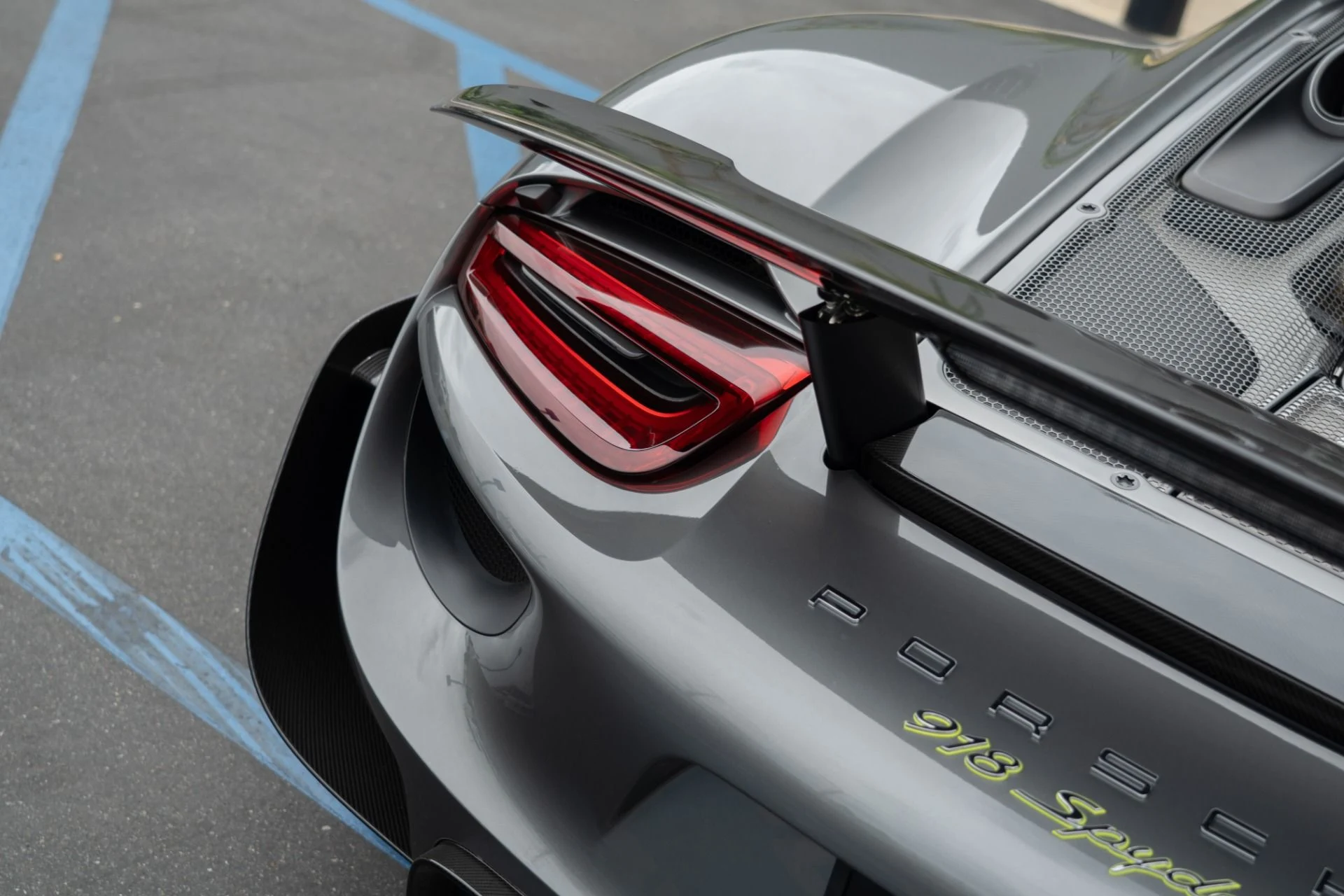 mph037_1525296538_Used_2015_Porsche_918_Spyder_1756496999_885db9557a