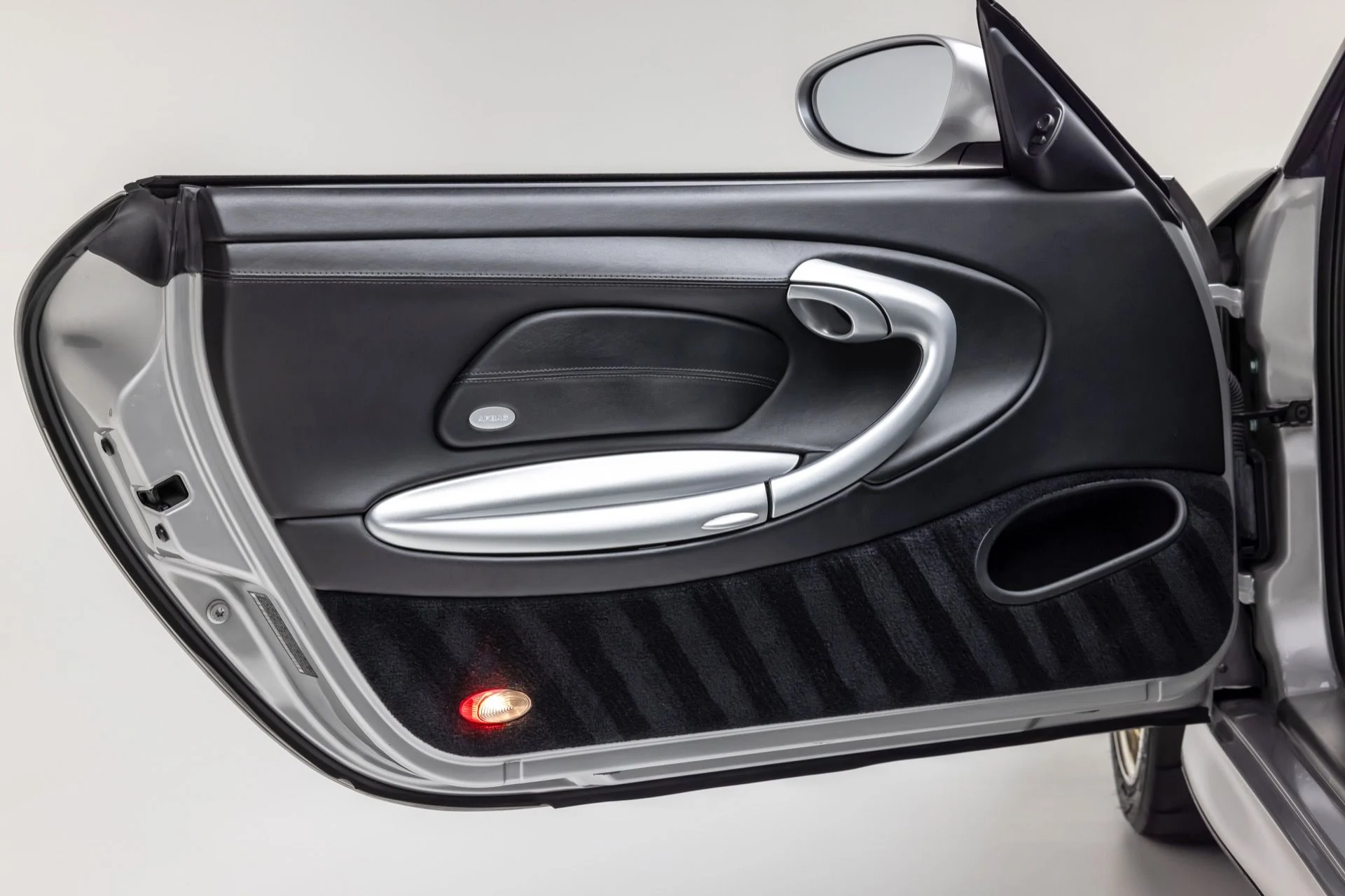 mph037_1532376888_13475_p38_l_7429716632