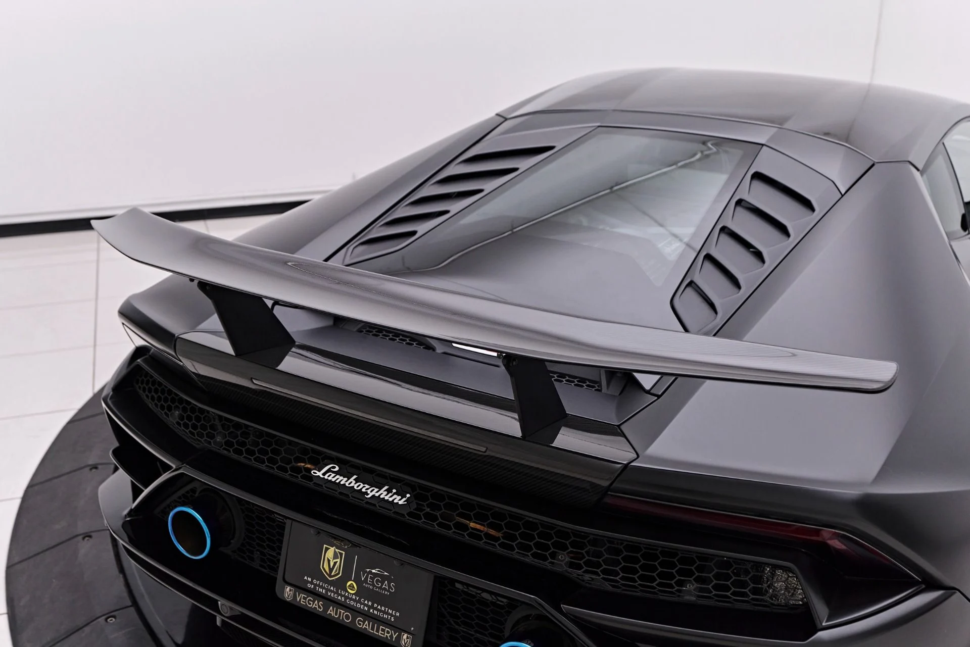 mph037_1532642266_Used_2021_Lamborghini_Huracan_EVO_Base_1758314667_e4cf2ec56d