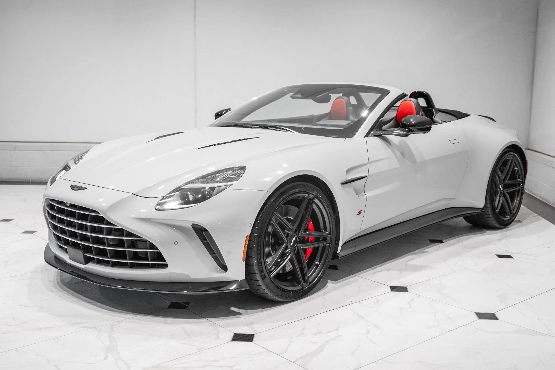 mph037_1562529937_New_2026_Aston_Martin_Vantage_S_Roadster_1786373251_7bbbd9662c