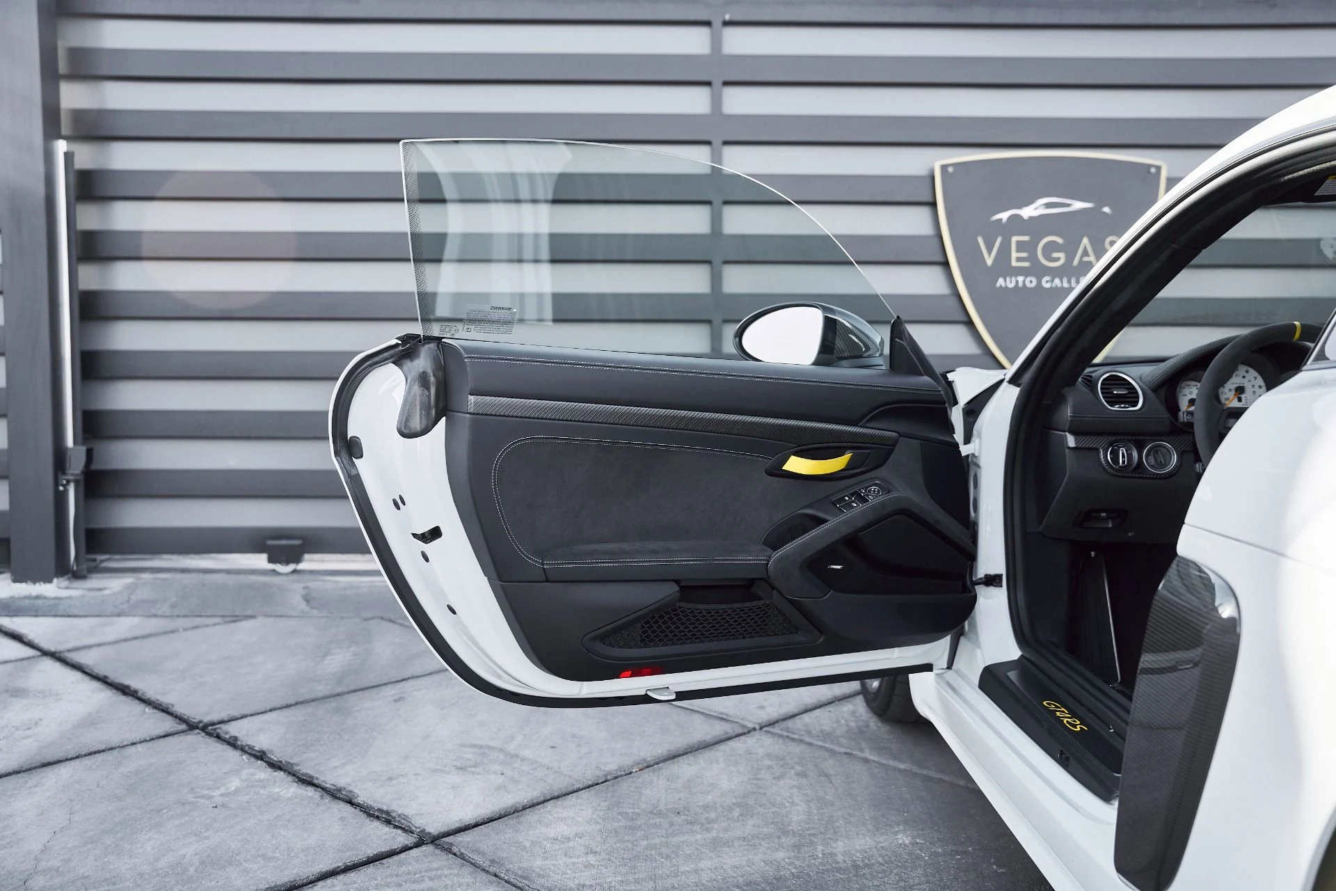 mph037_1577477900_Used_2024_Porsche_718_Cayman_GT_4_RS_1766514198_42e18881ca