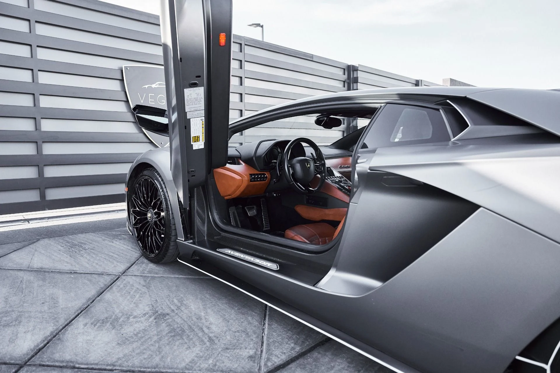 mph037_1580596660_Used_2018_Lamborghini_Aventador_S_Base_1773191828_b6ae63de71