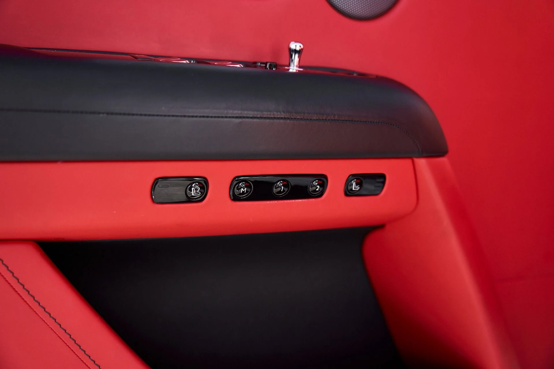 mph037_1581744814_Used_2022_Rolls_Royce_Ghost_Base_1772766014_a37665eb0c