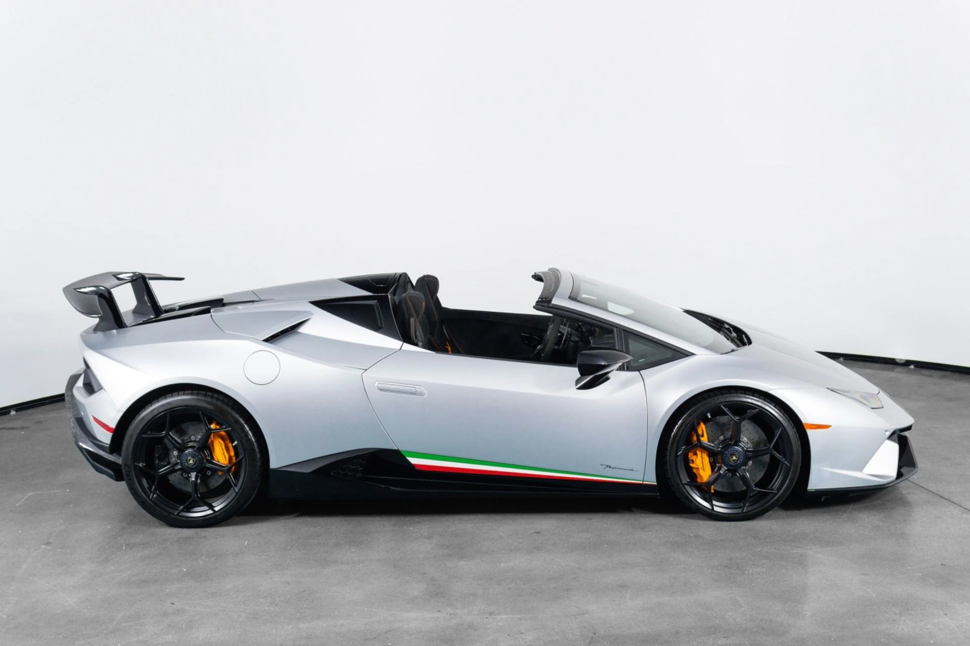 mph037_1591017035_Used_2018_Lamborghini_Huracan_Performante_Spyder_1781732323_3b08106170